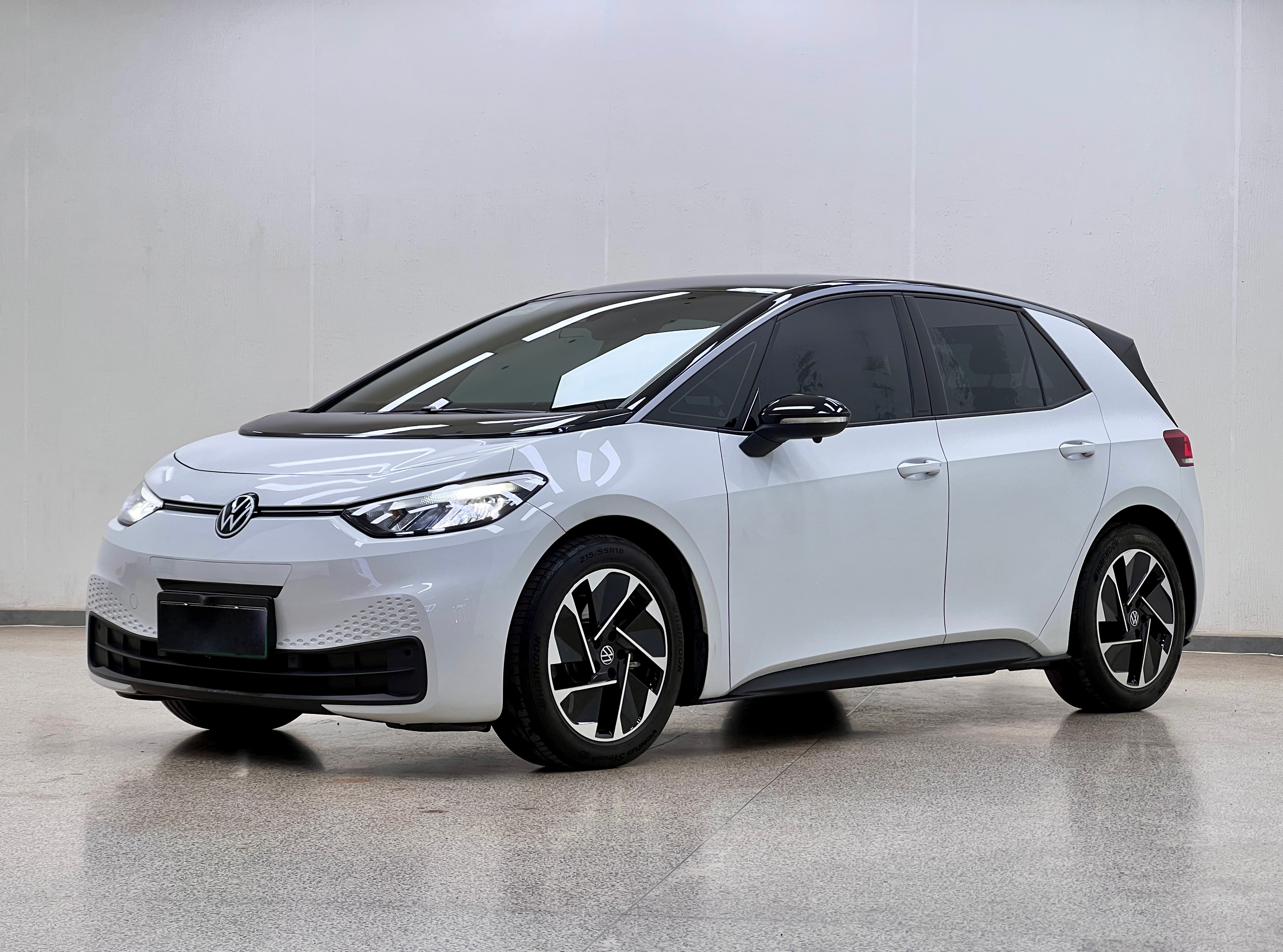 Volkswagen ID.3 2024 immagine di auto #2