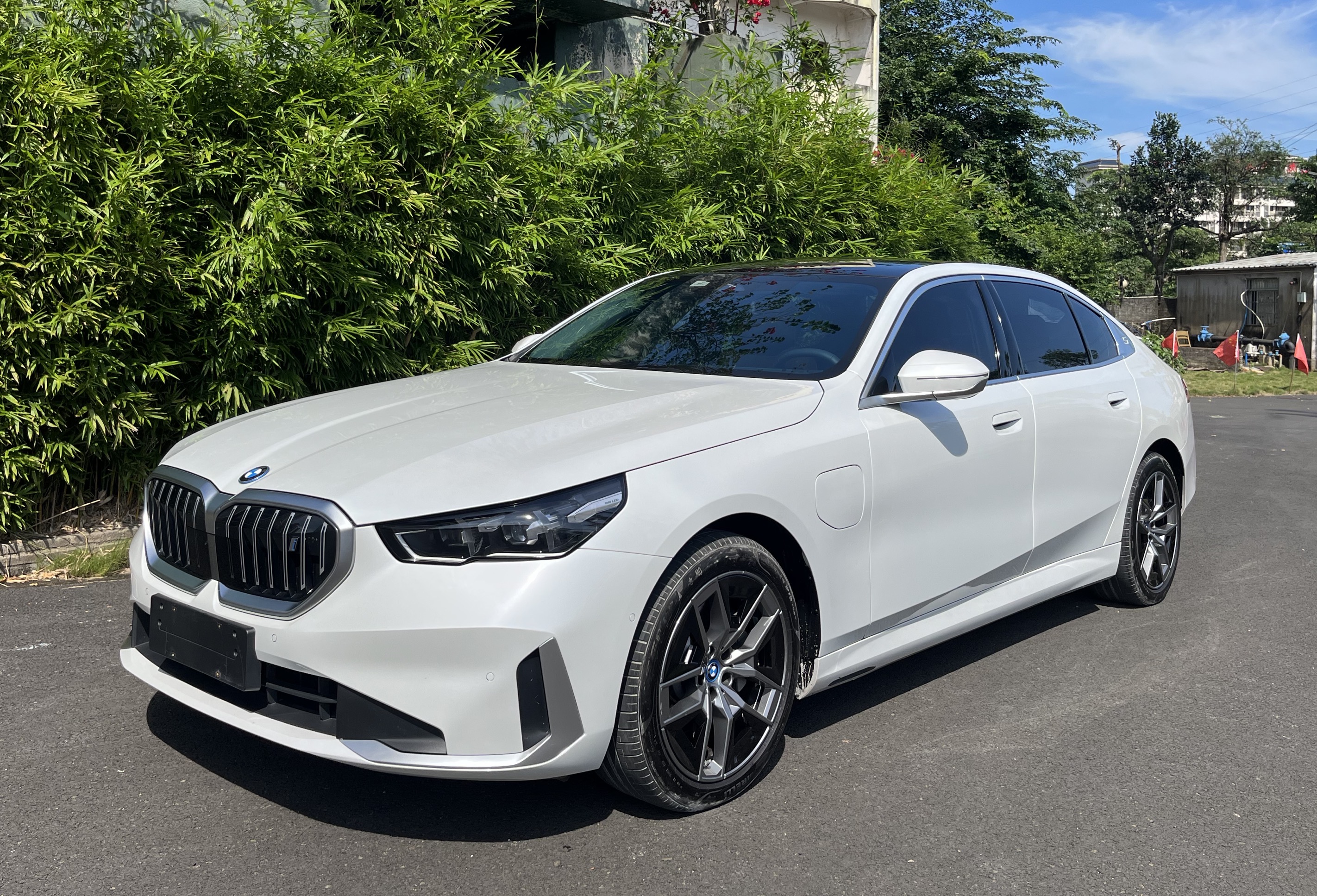 BMW i5 M60 2024 #2 BMW i5 M60 2024 car image #2