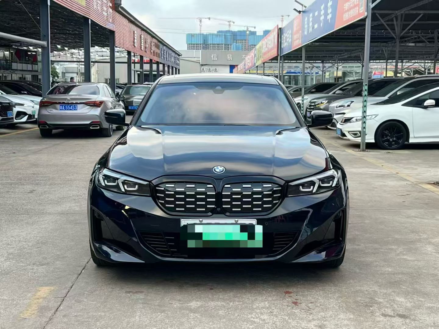 BMW i5 2024 car image #2