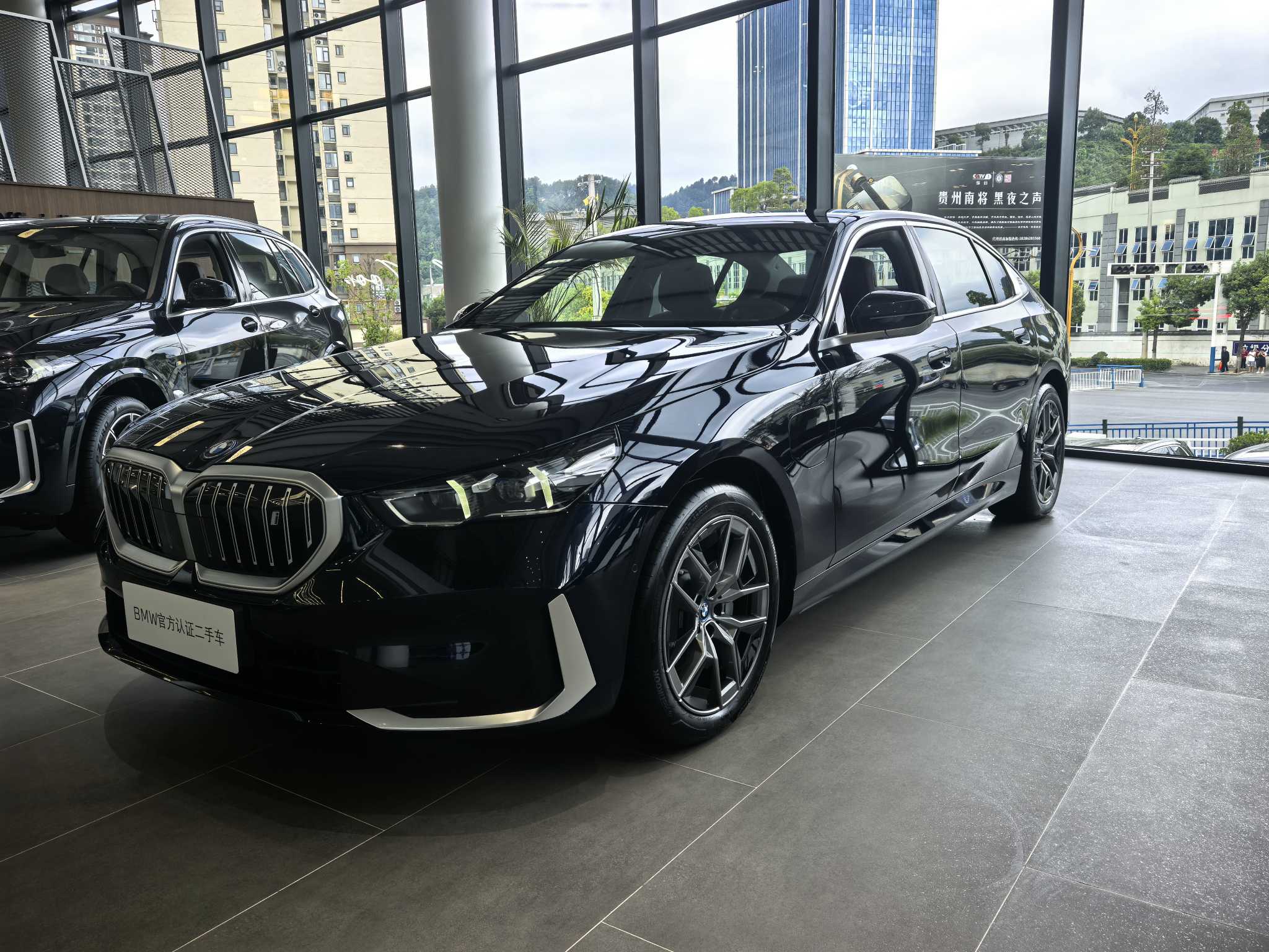 BMW i5 M60 2025 صورة سيارة #2