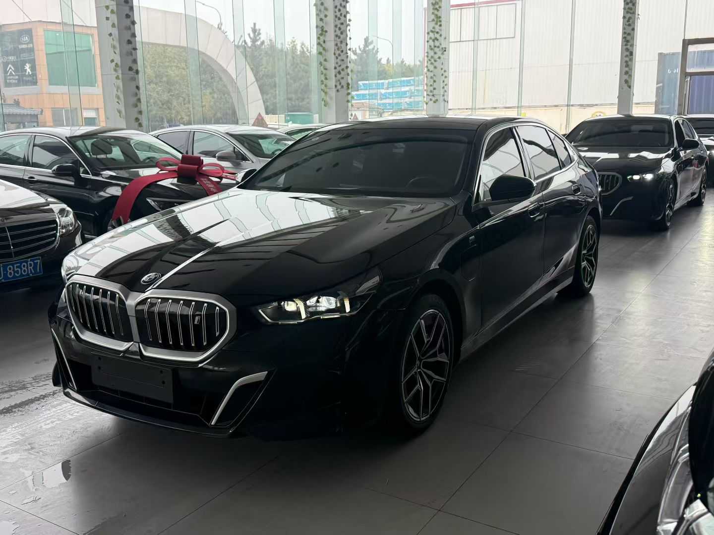 BMW i5 M60 2024 car image #2