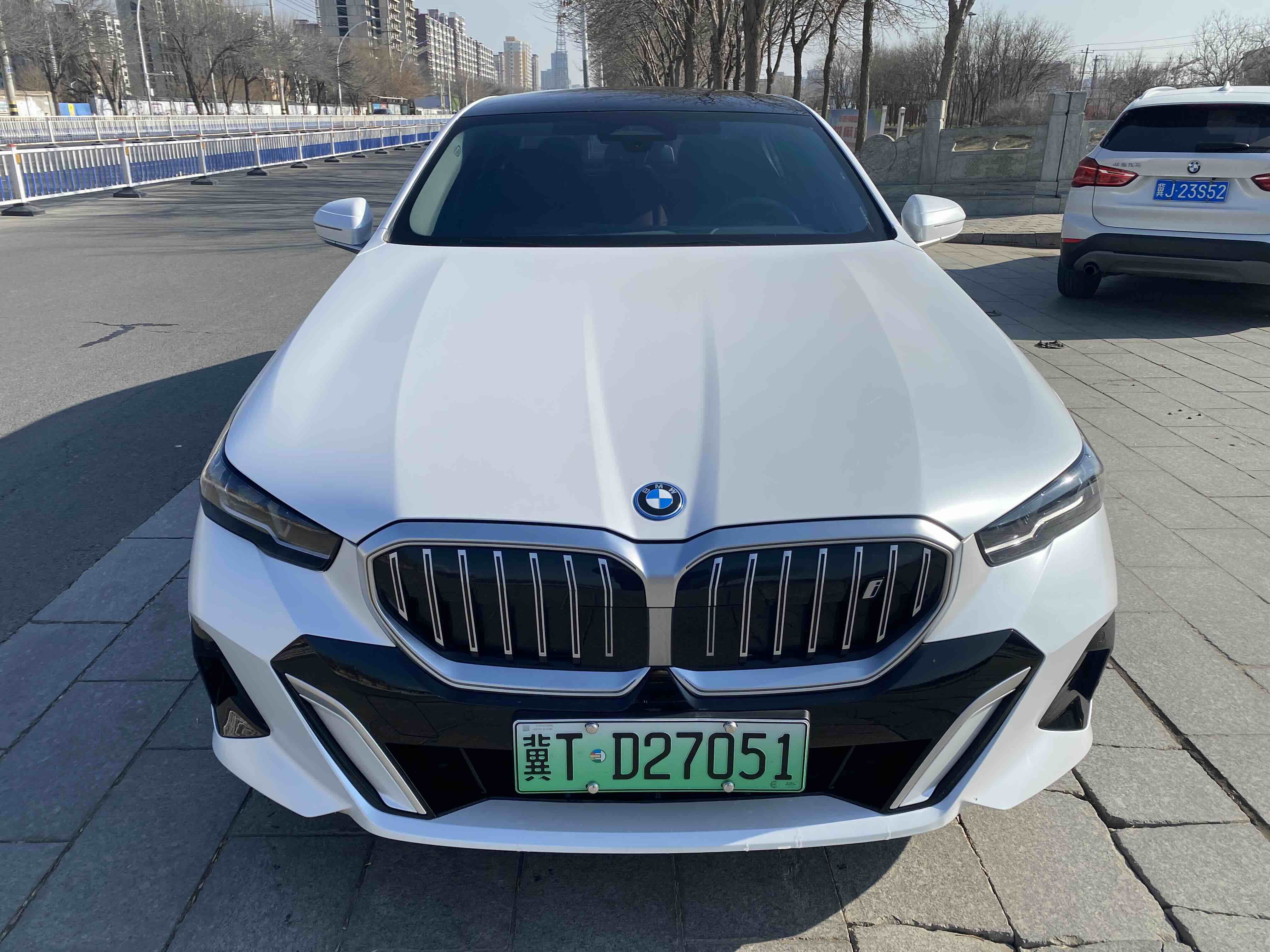 BMW i5 2024 car image #2