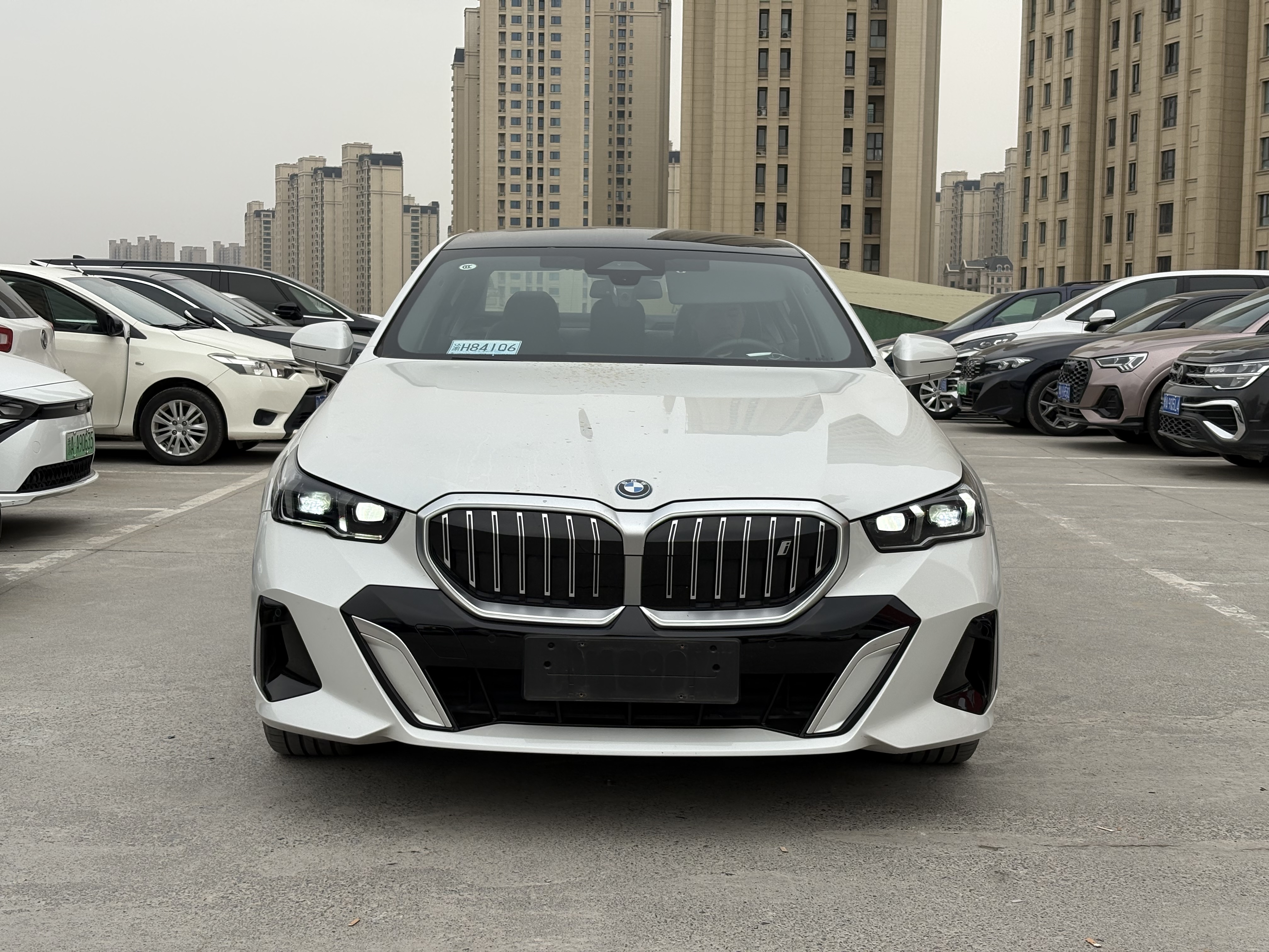 BMW i5 2024 immagine di auto #2