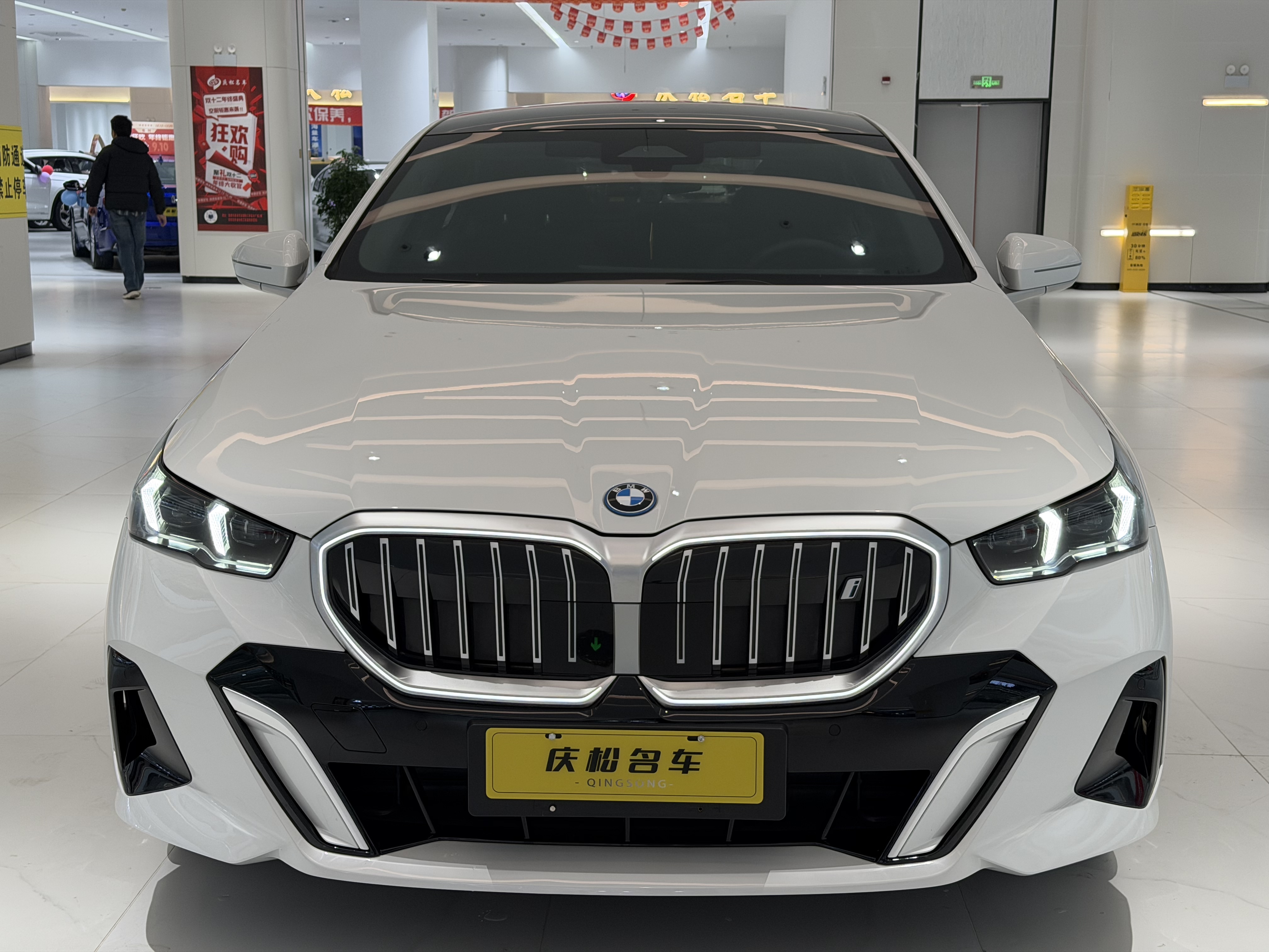BMW i5 2024 car image #2