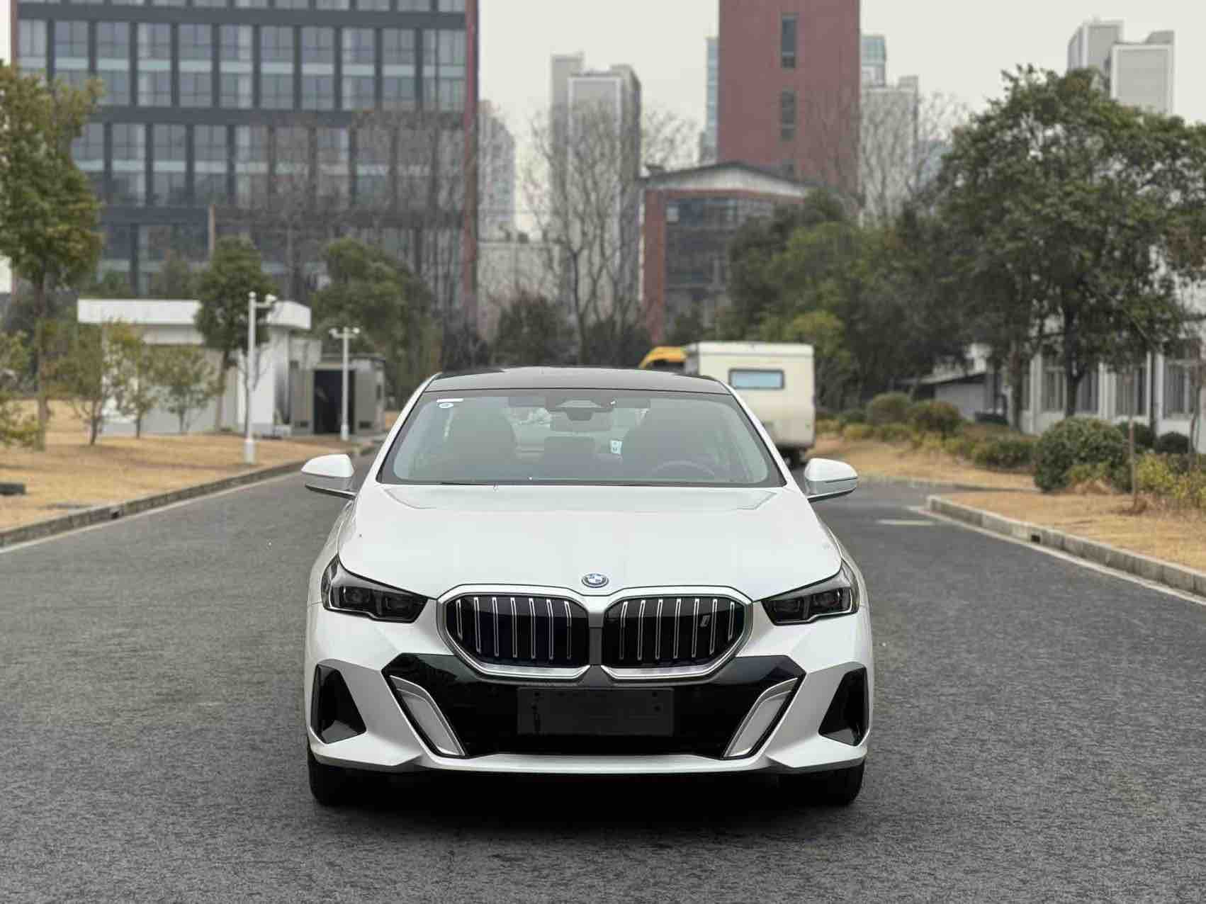 BMW i5 2025 immagine di auto #2