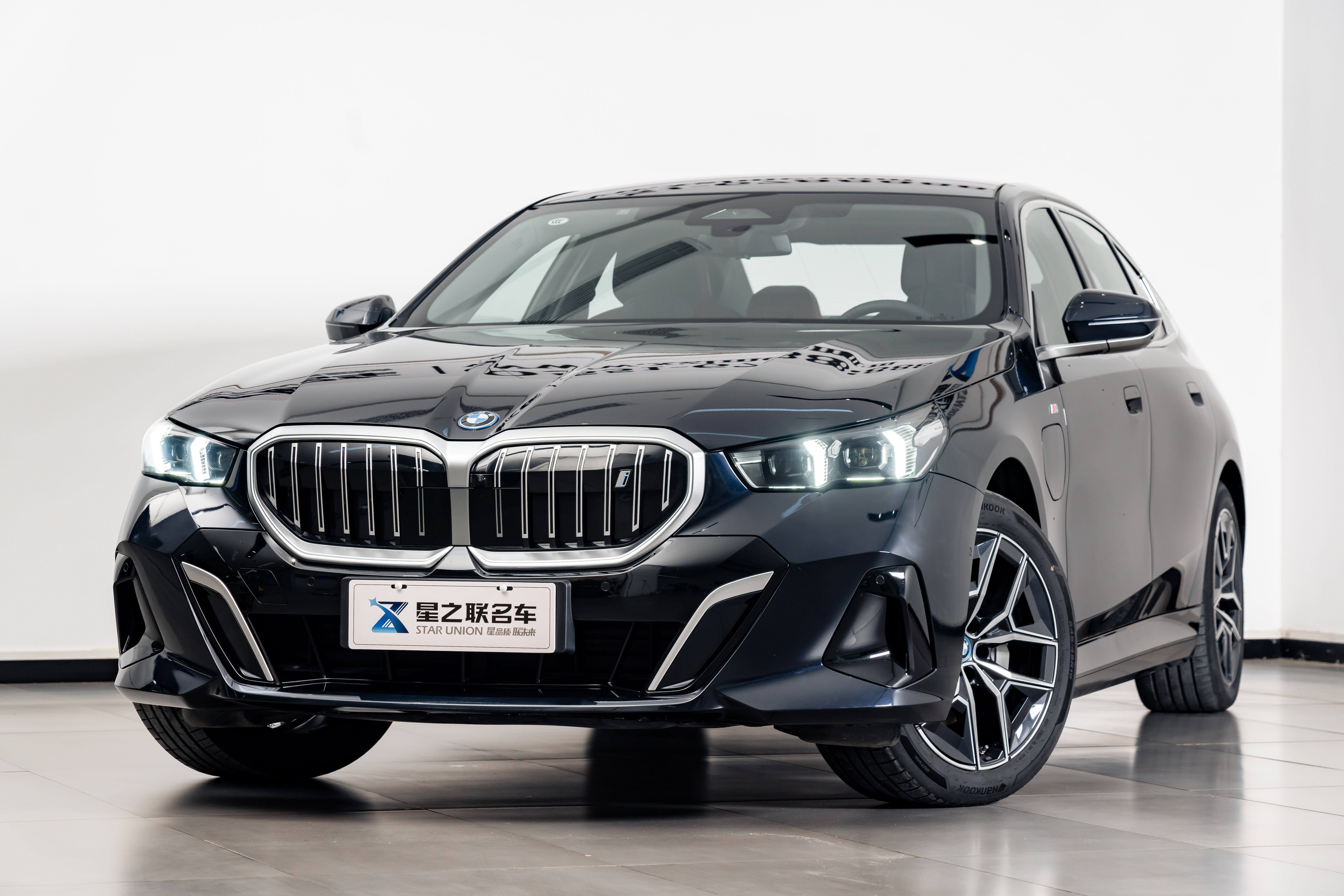 BMW i5 2025 immagine di auto #2