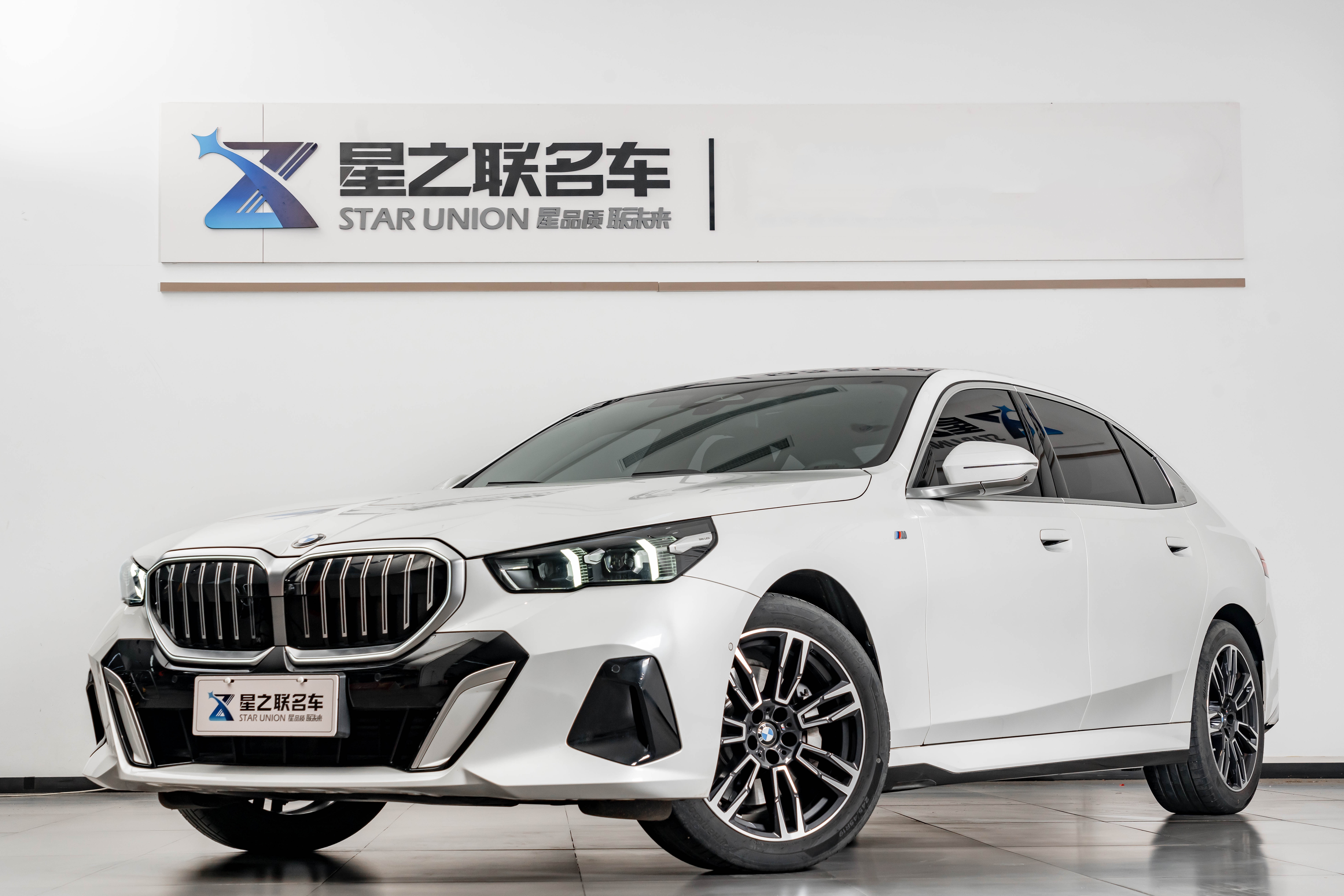 BMW 5 Series 2025 car image #2