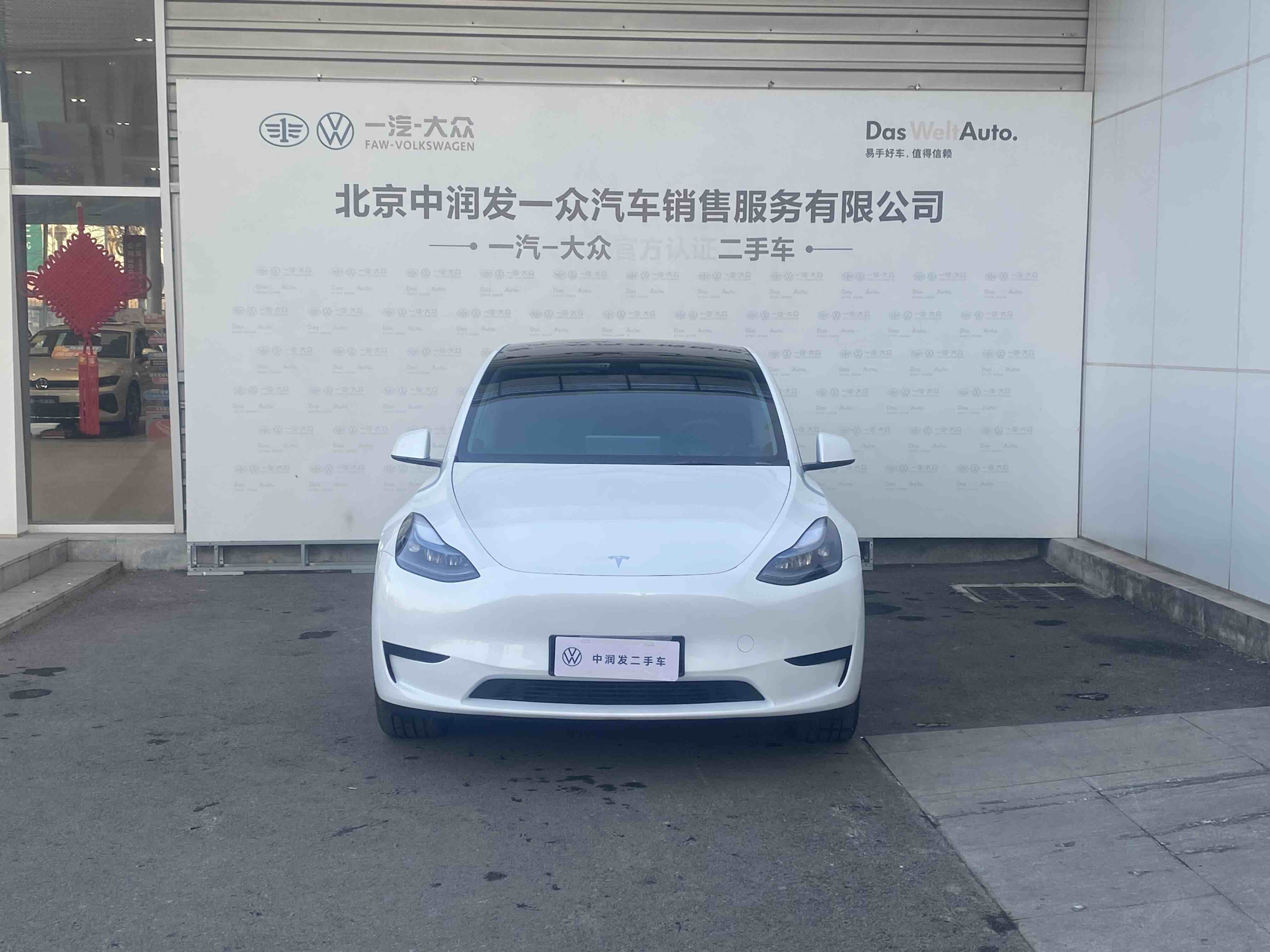 Tesla Model Y 2024 #2 Tesla Model Y 2024 car image #2