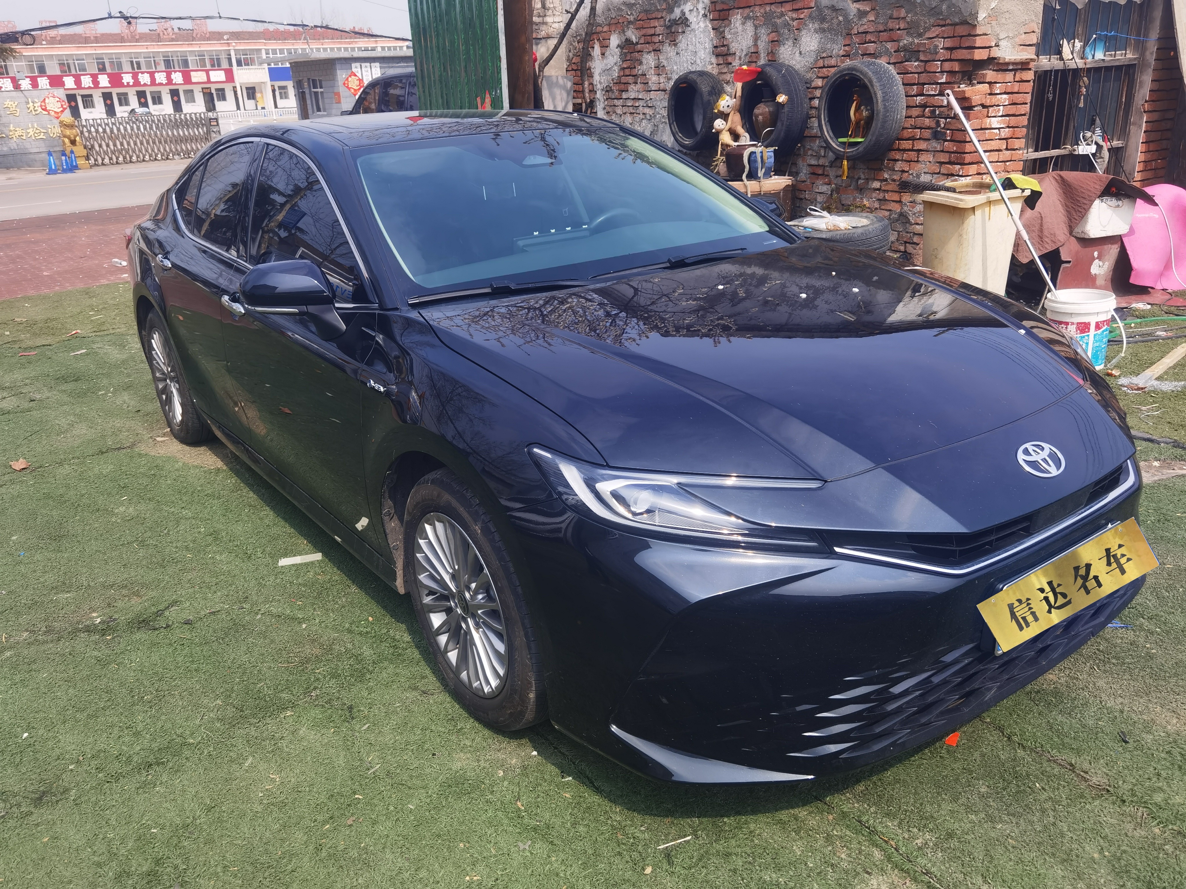 Toyota Camry 2024 car image #2