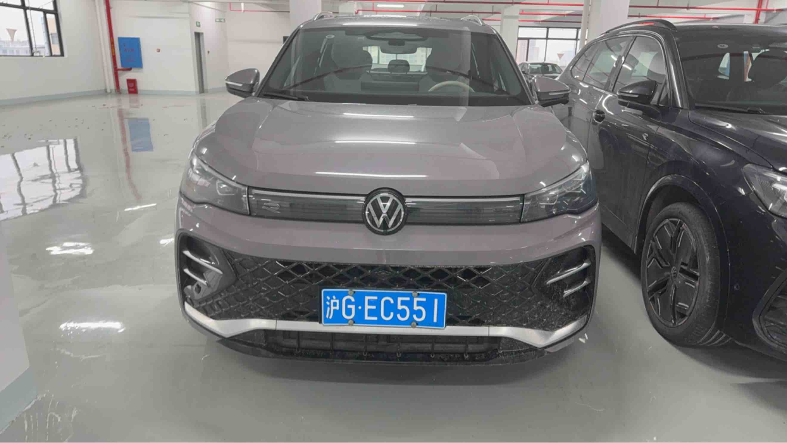 Volkswagen Tiguan L 2024 car image #2