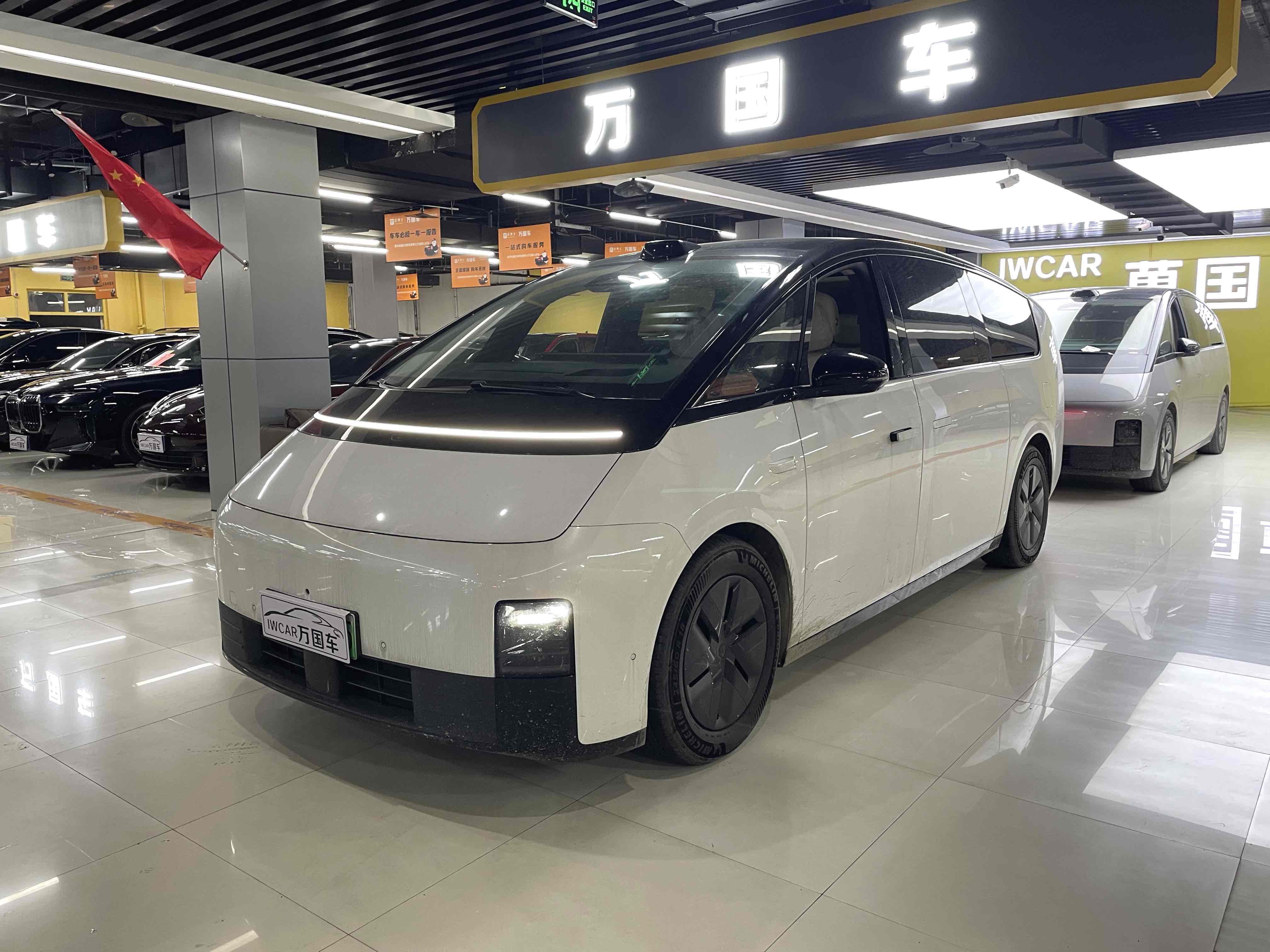 理想汽车 理想MEGA 2024 汽车图片 #2