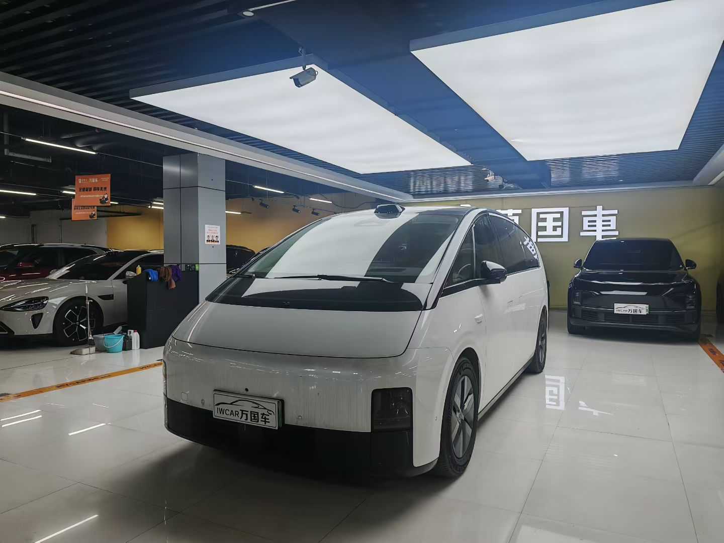 理想汽车 理想MEGA 2024 汽车图片 #2