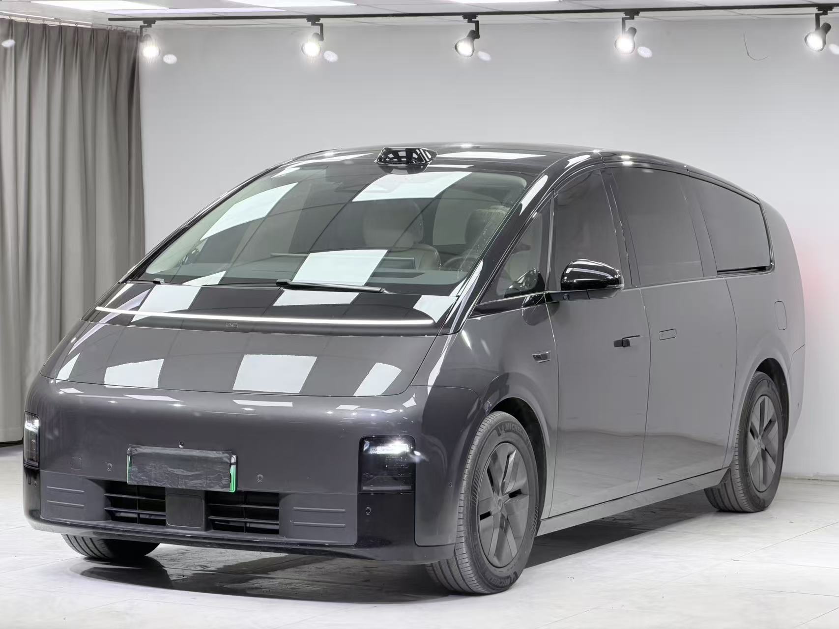 理想汽车 理想MEGA 2024 汽车图片 #2