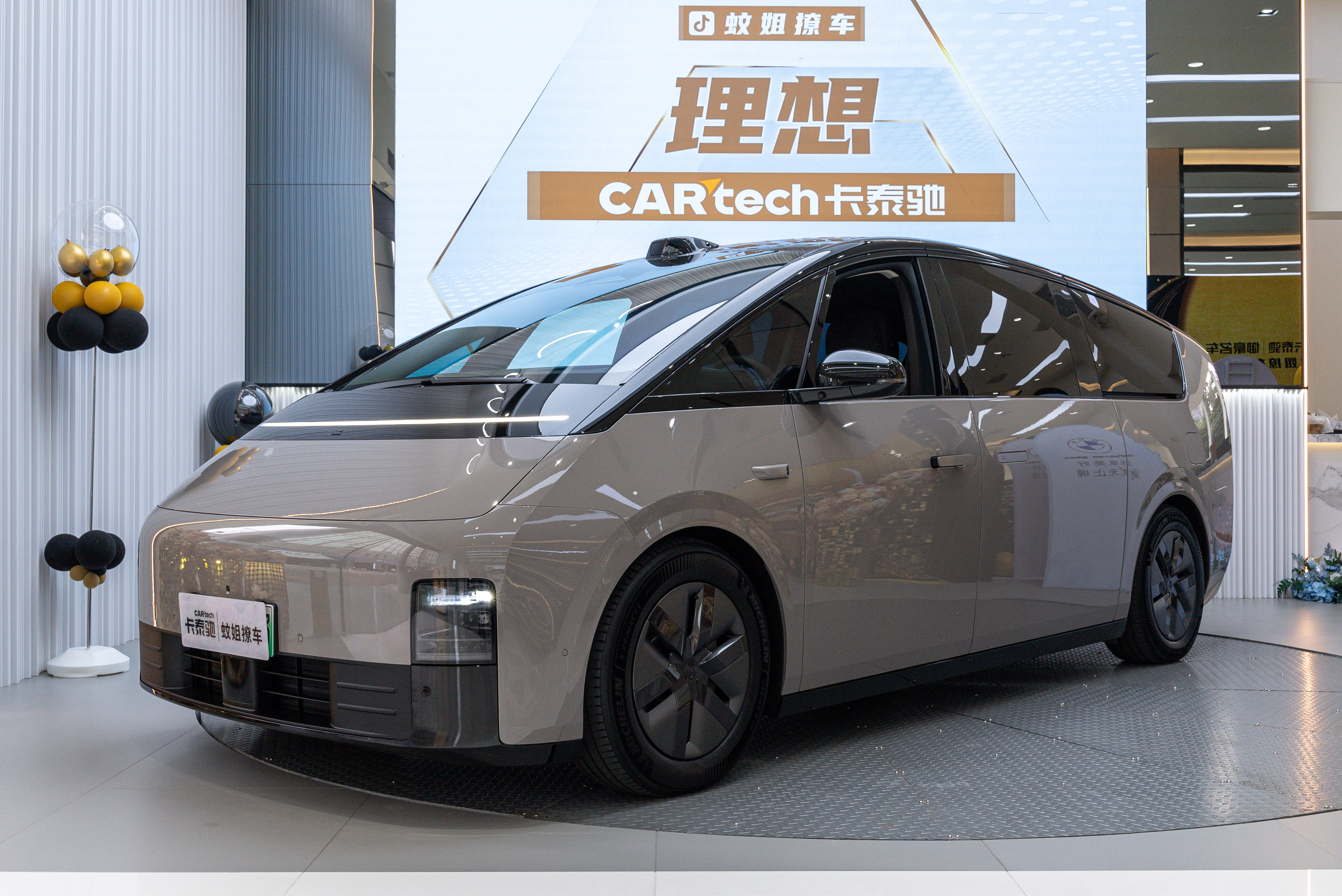 理想汽车 理想MEGA 2024 汽车图片 #2