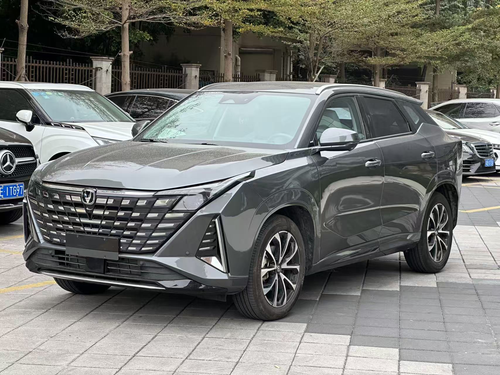 Changan UNI-Z PHEV 2025 car image #2