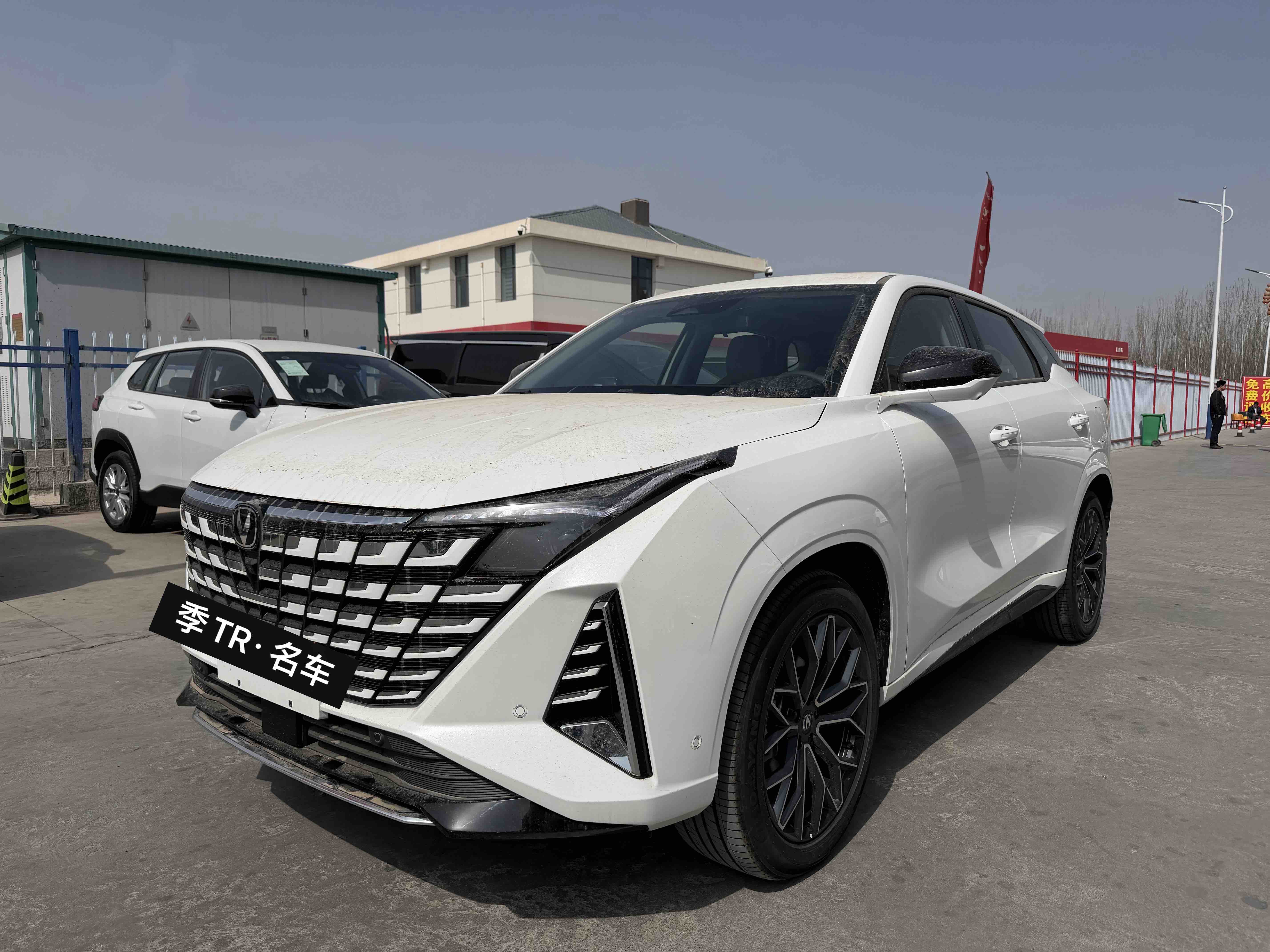 Changan UNI-Z PHEV 2026 car image #2