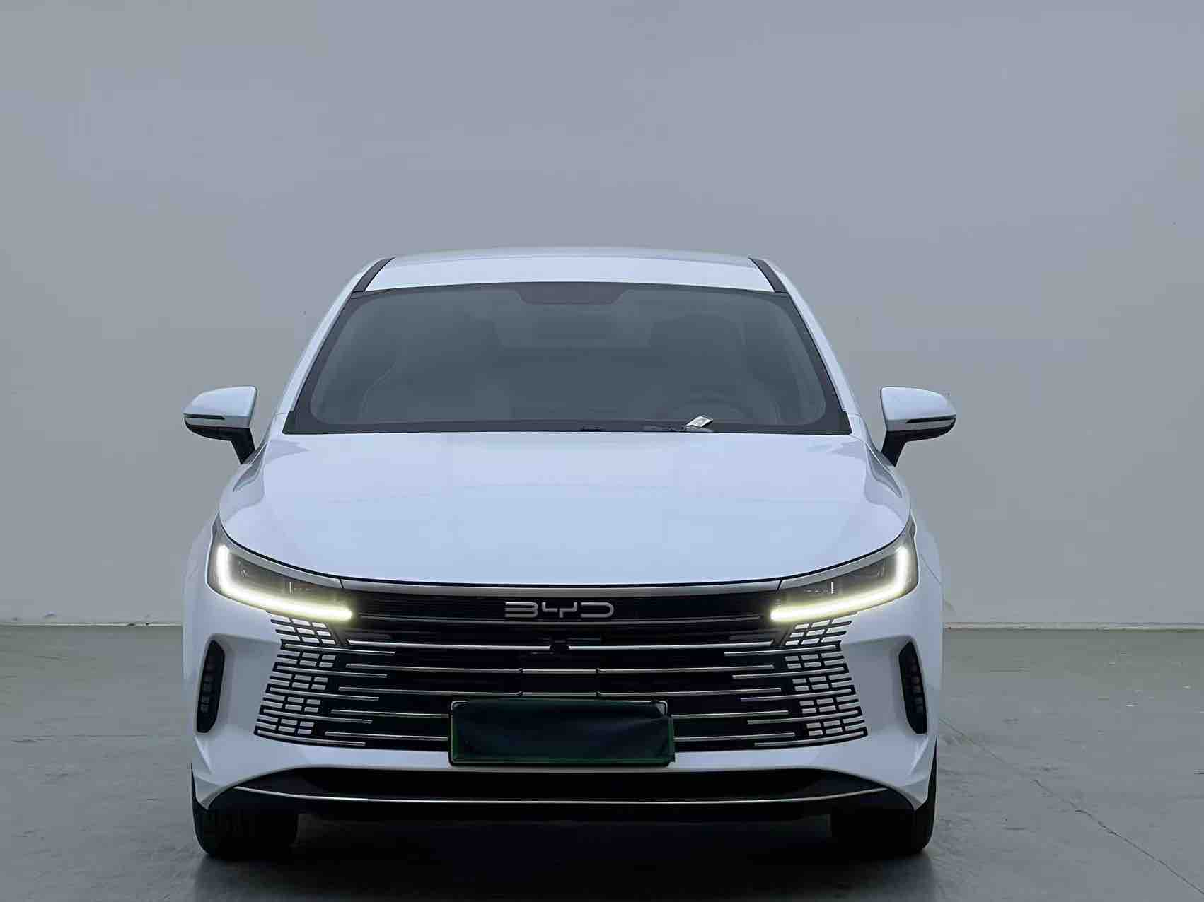 BYD Destroyer 05 2025 #2 BYD Destroyer 05 2025 car image #2