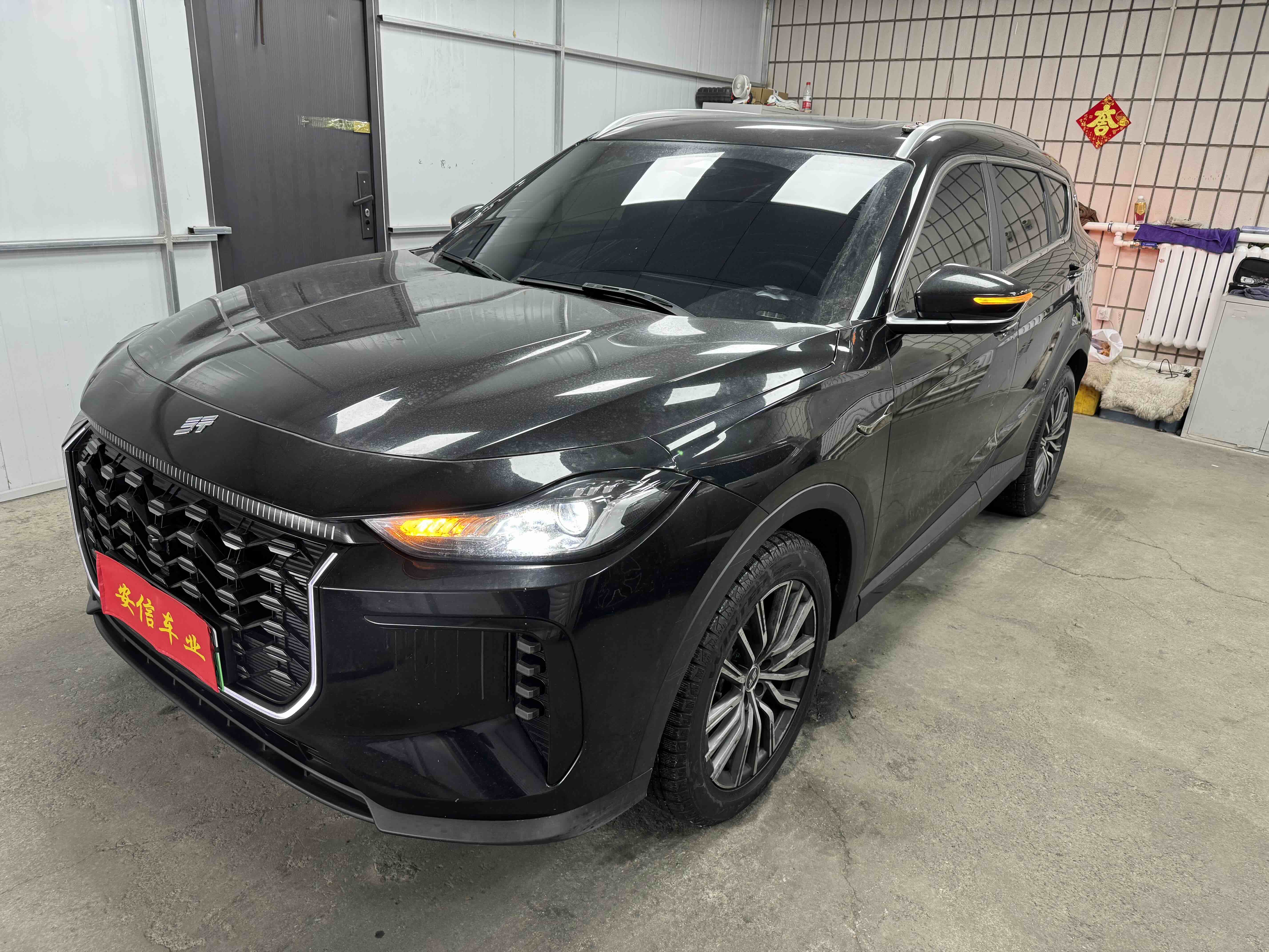 X70 C-DM 2024 #2 X70 C-DM 2024 car image #2