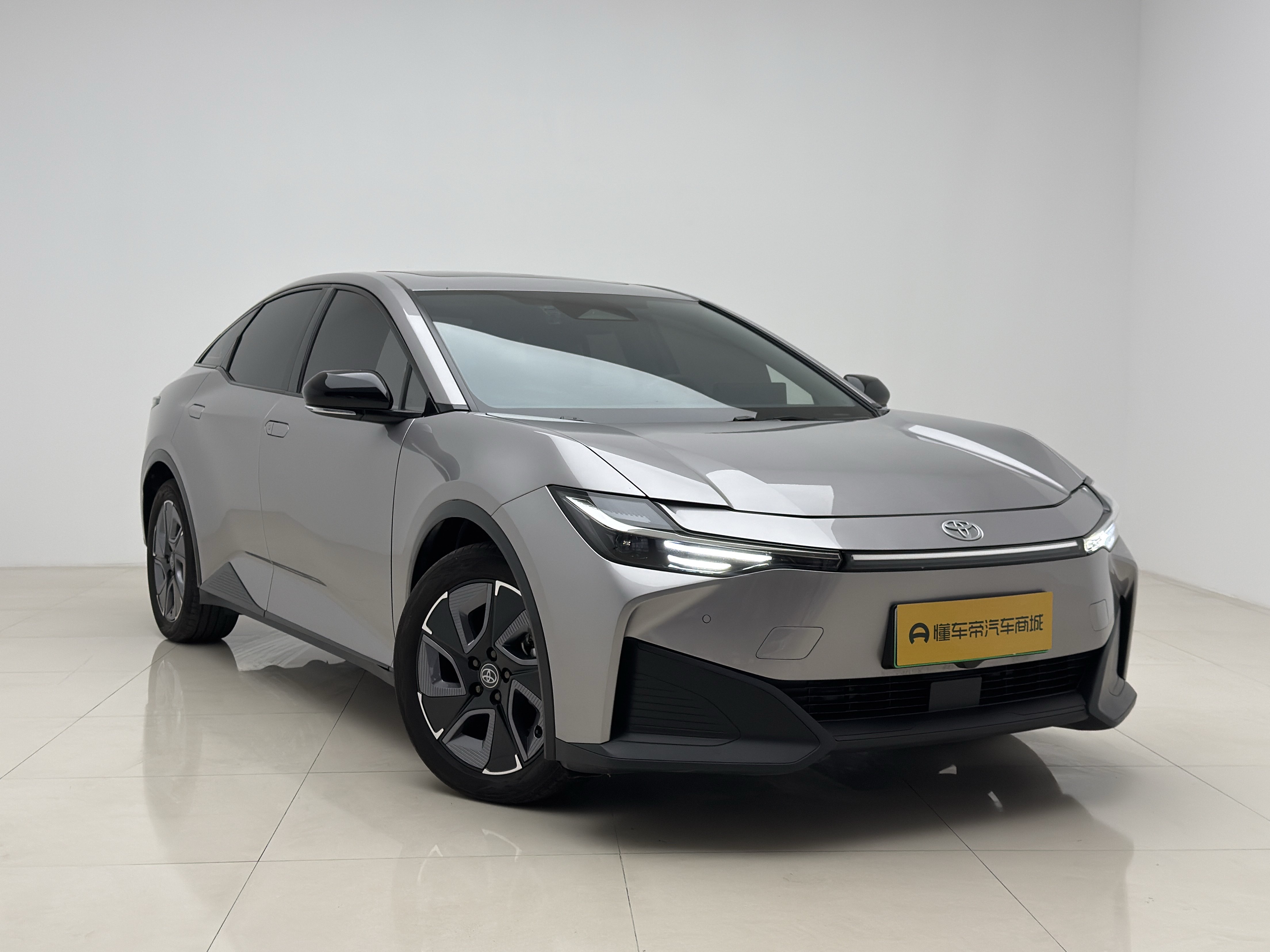 Toyota bZ3 2025 immagine di auto #2