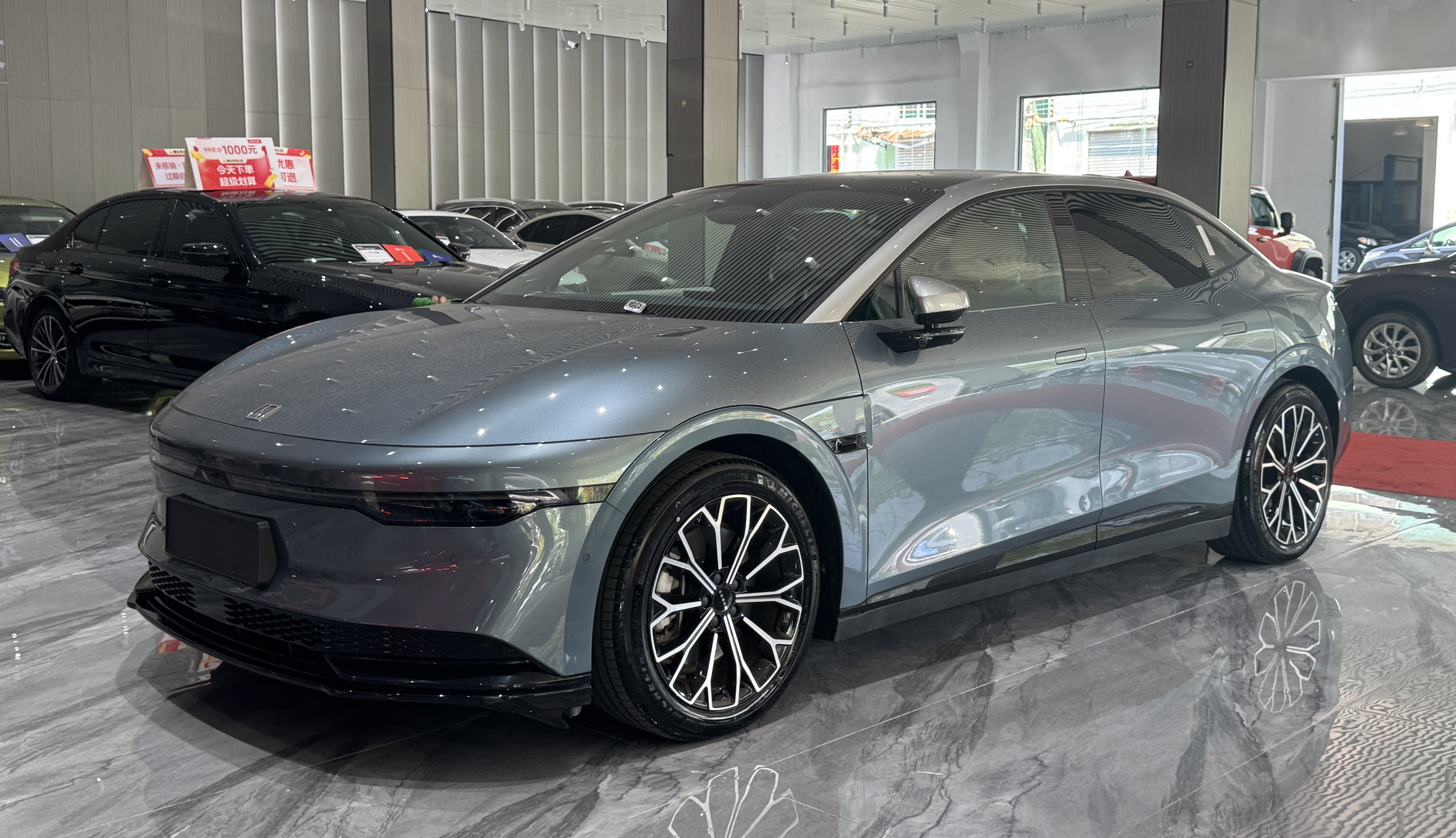 极氪 极氪007 2024 汽车图片 #2