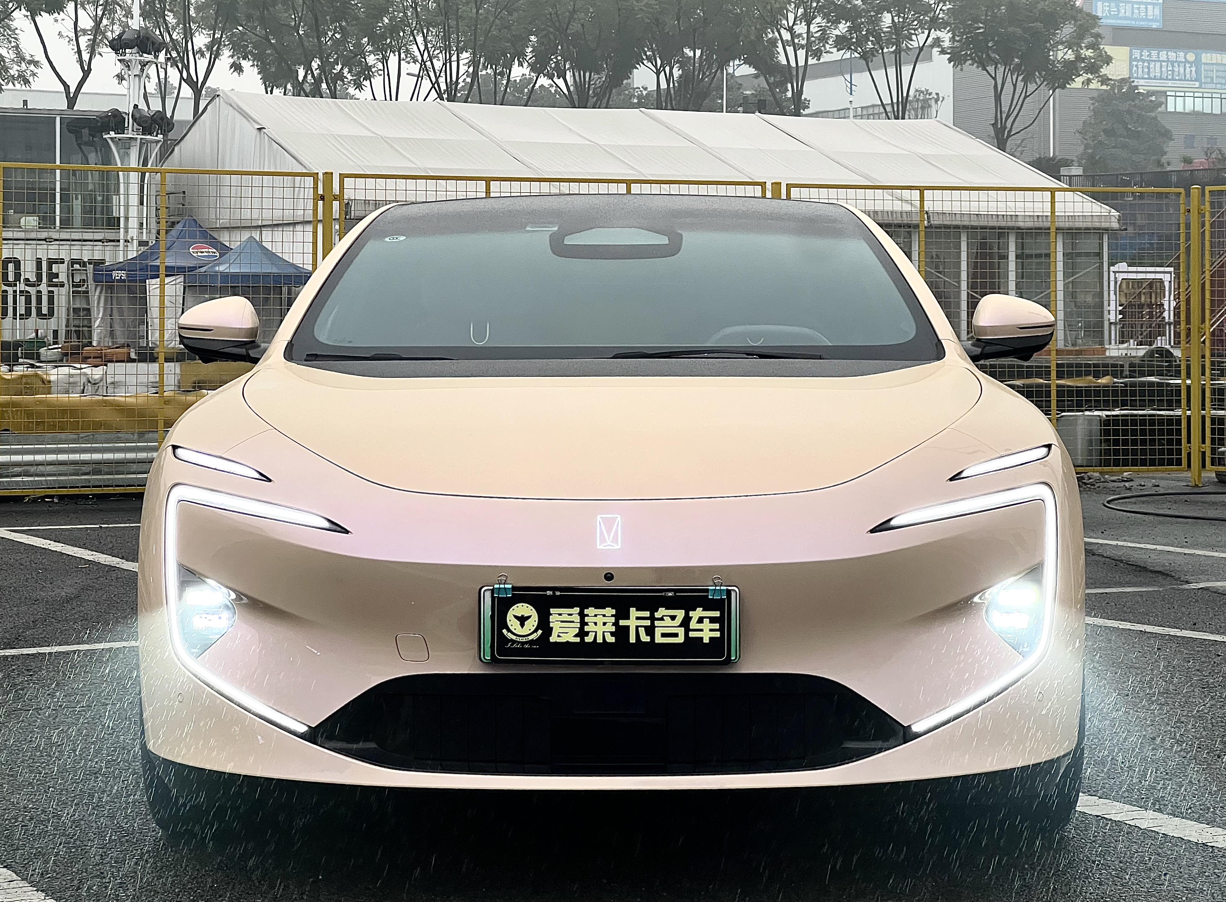 Avatr 12 2024 car image #2