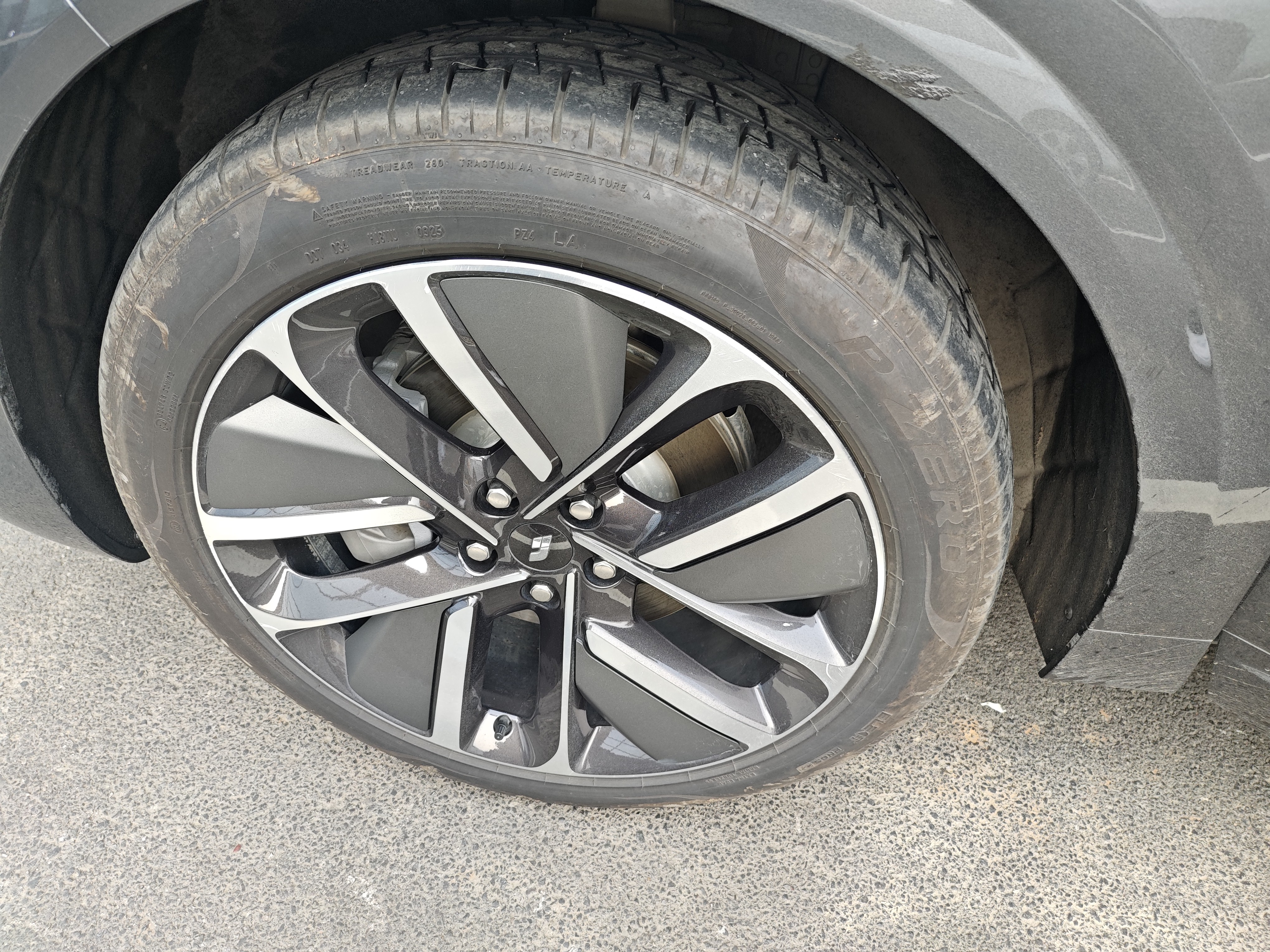 Li L6 2025 صورة سيارة #2