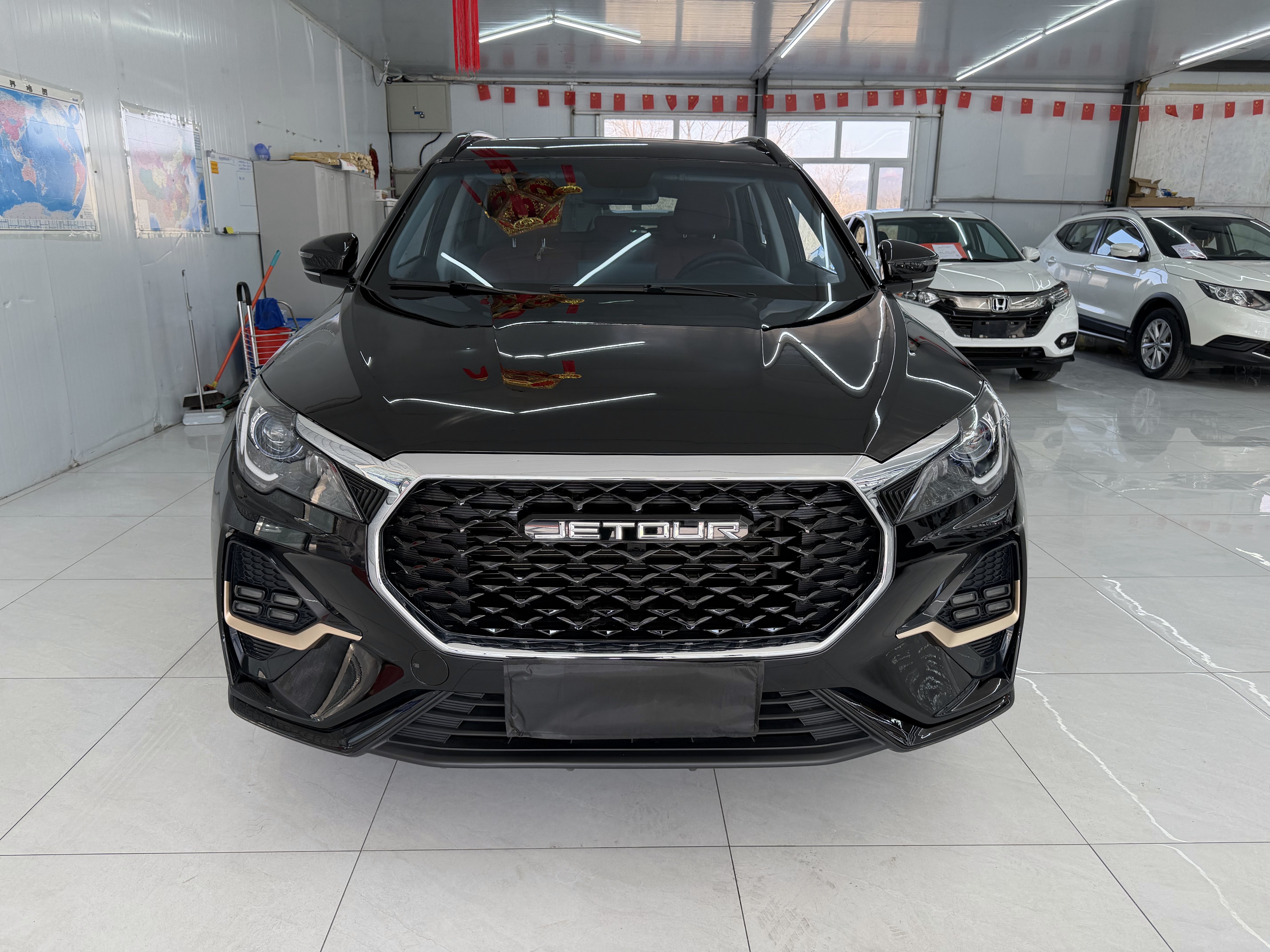 X70 2024 car image #2