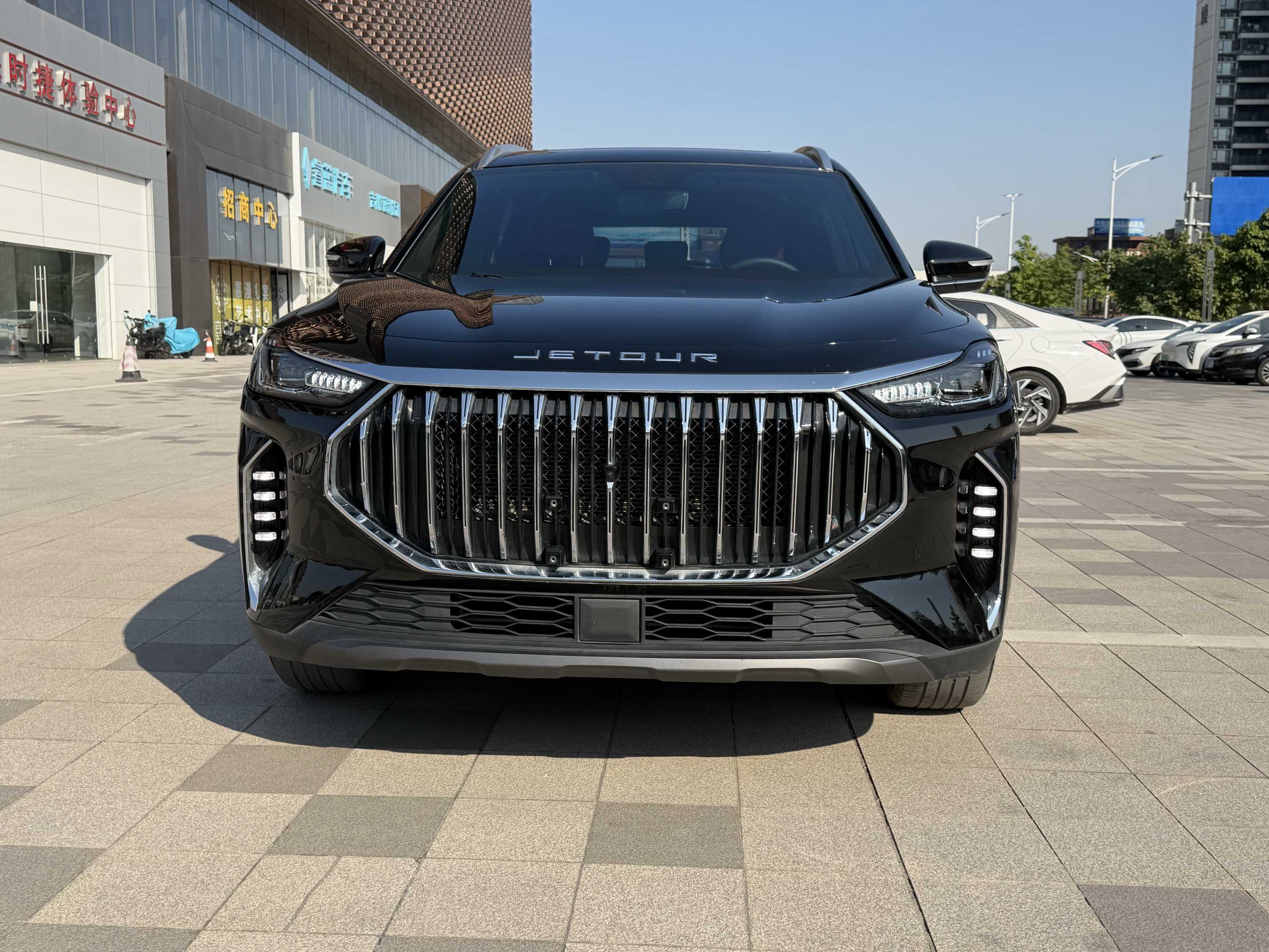 X70 PLUS 2024 car image #2