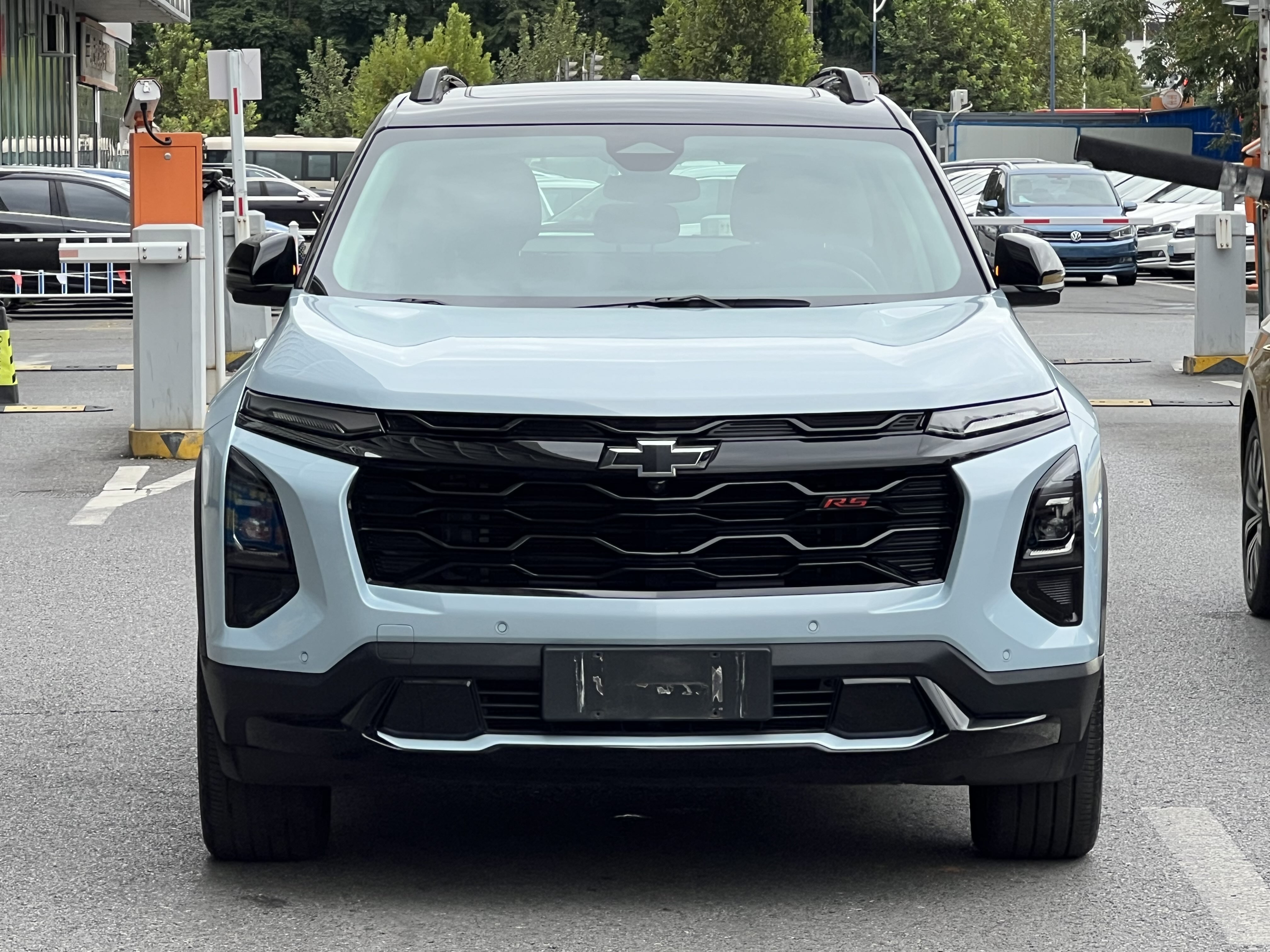 Chevrolet Equinox Plus 2025 car image #2