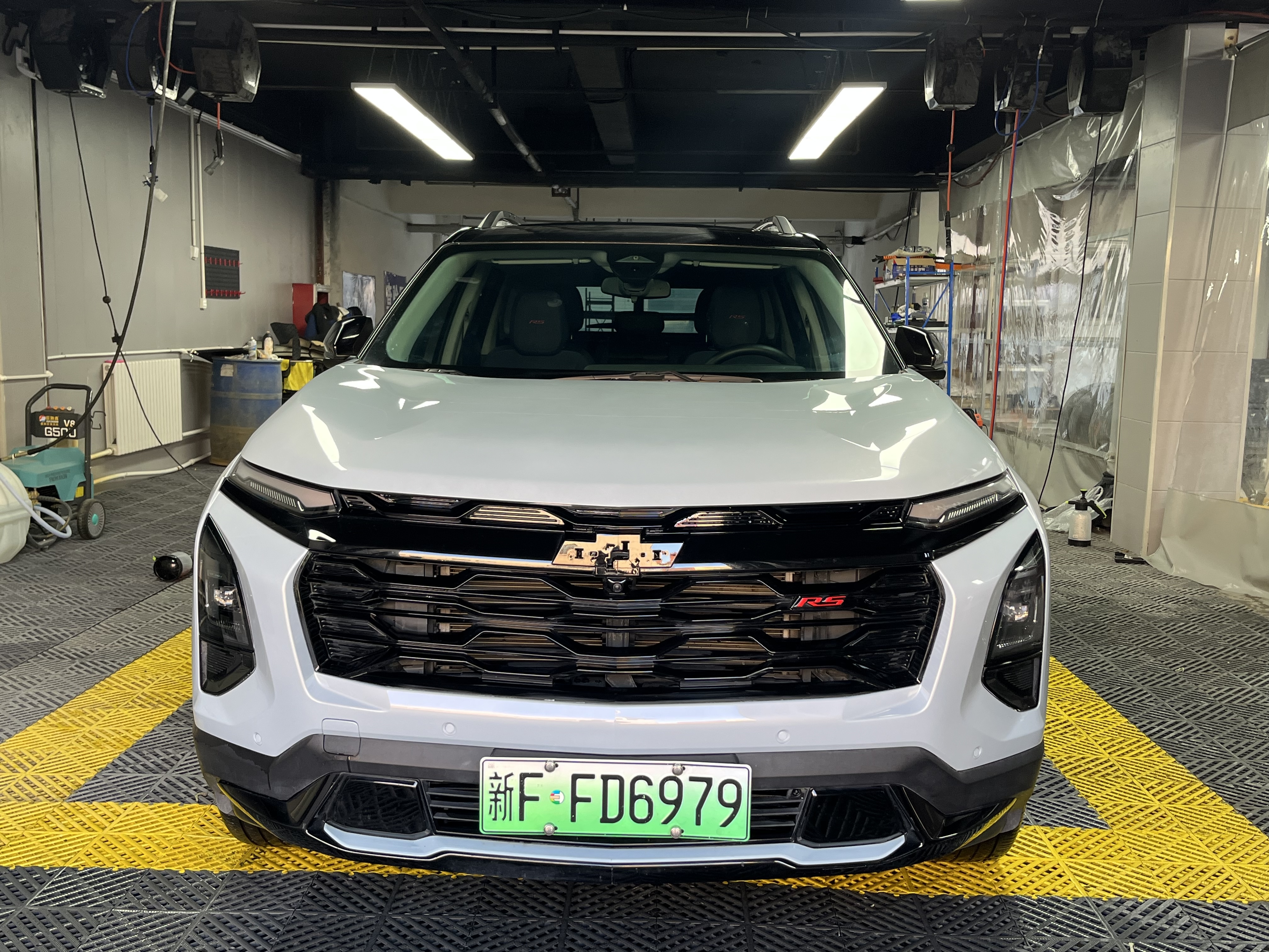 Chevrolet Equinox Plus 2024 car image #2