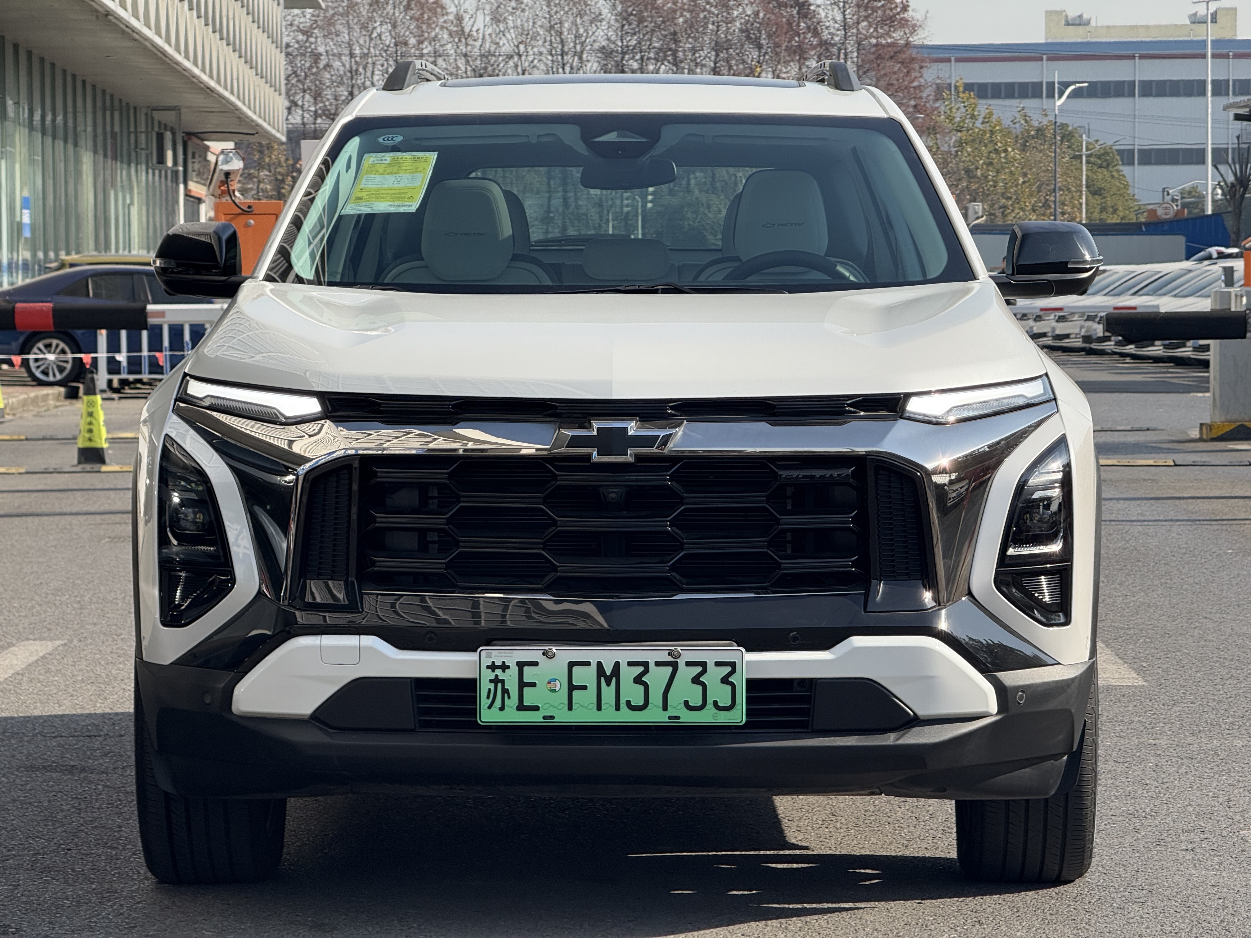 Chevrolet Equinox Plus 2025 car image #2