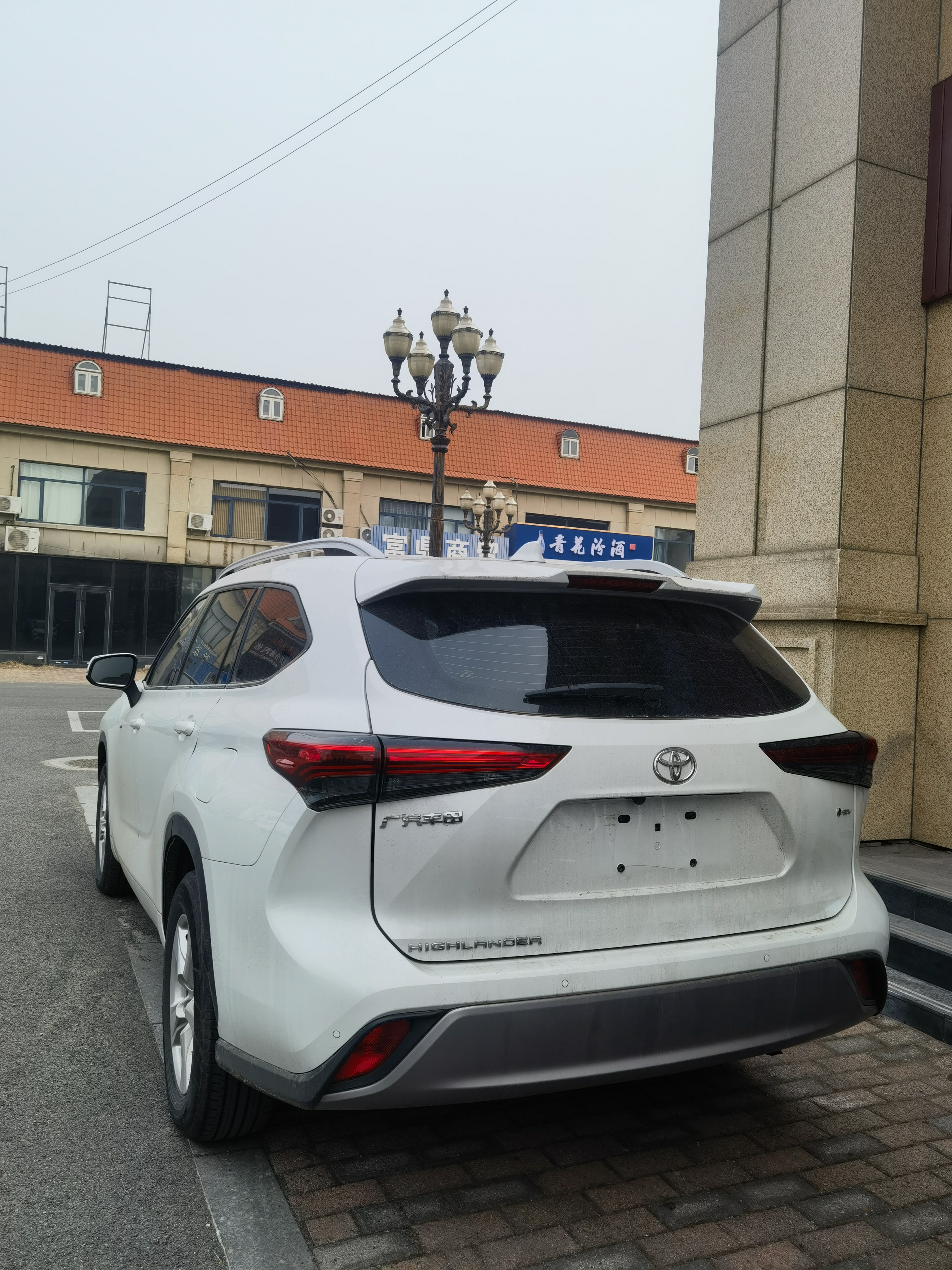 Toyota Highlander 2024 car image #2