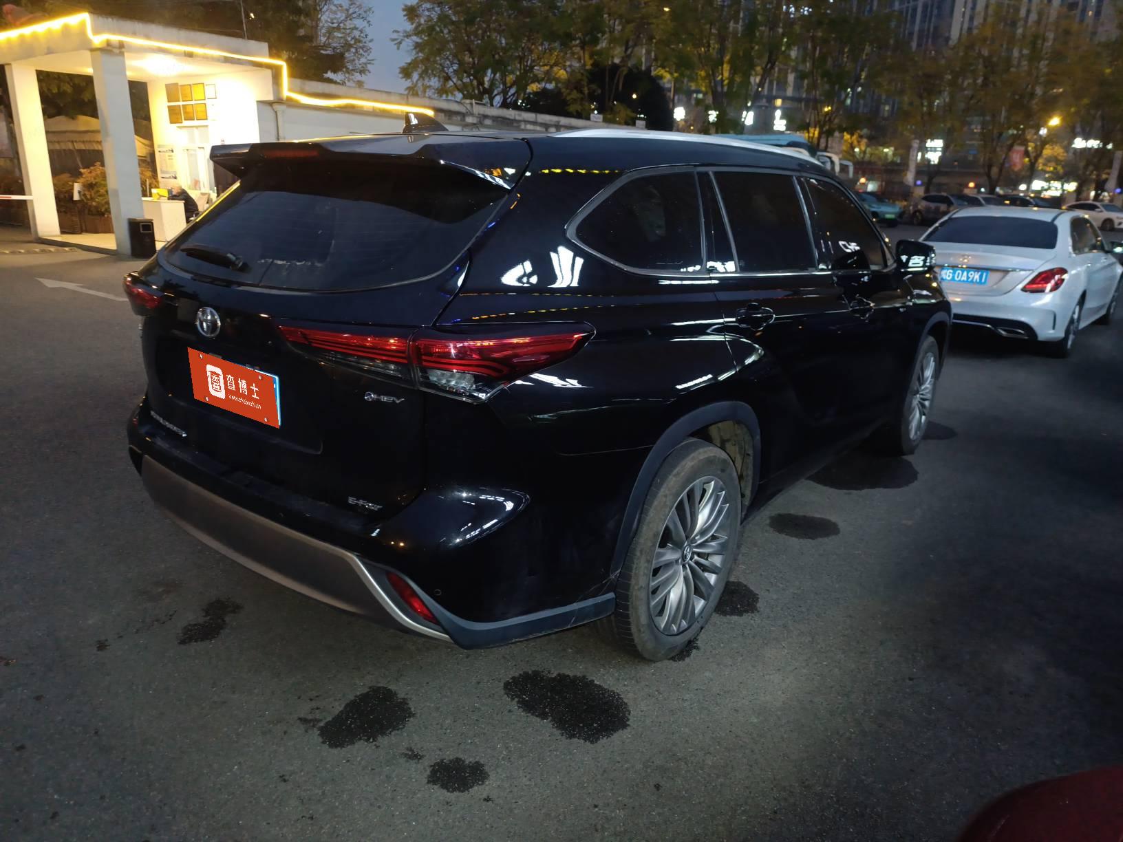 Toyota Highlander 2024 car image #2