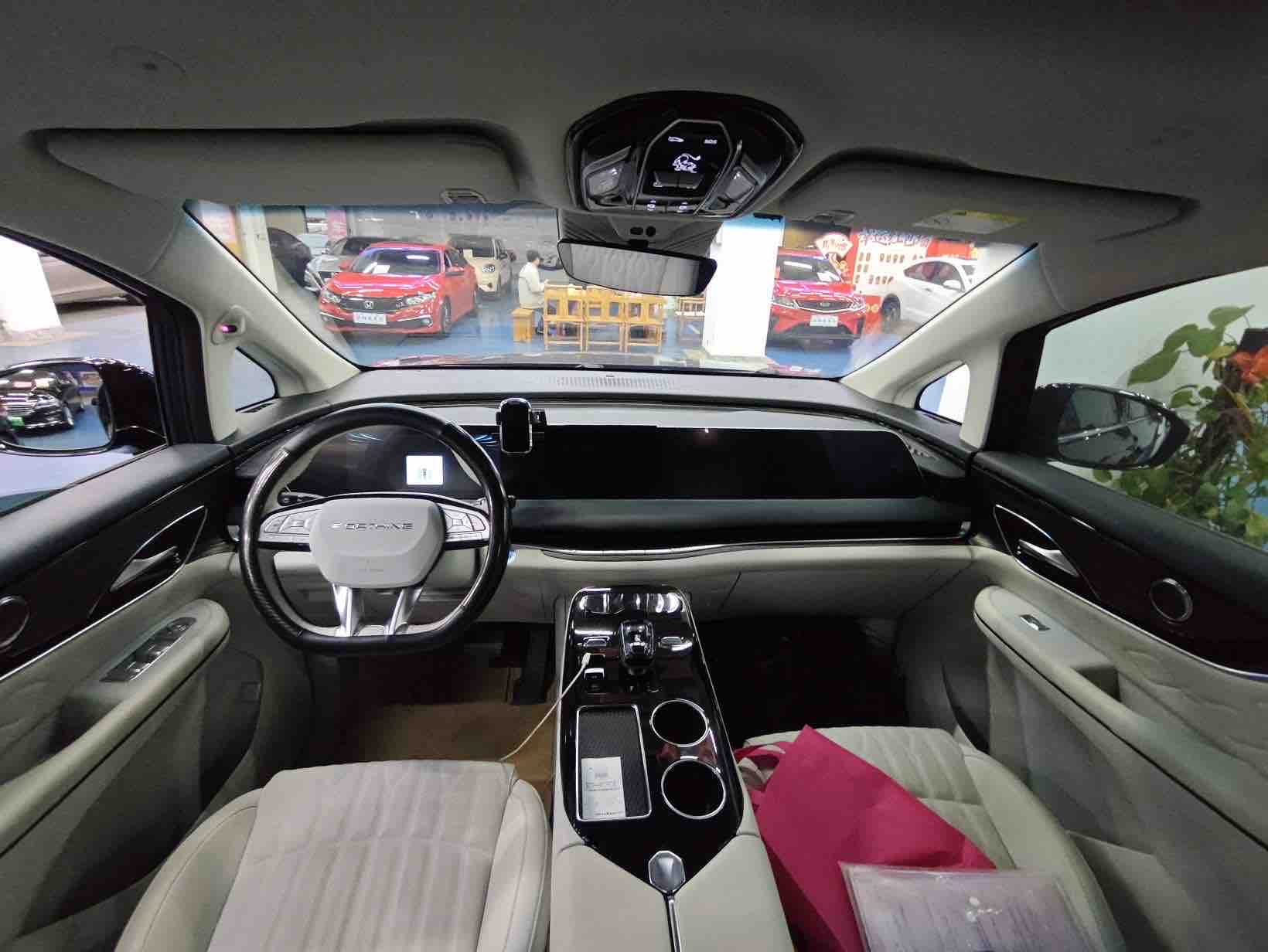 Forthing V9 2024 car image #2