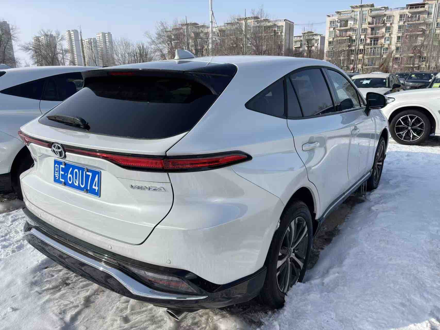 Toyota Venza 2025 immagine di auto #2