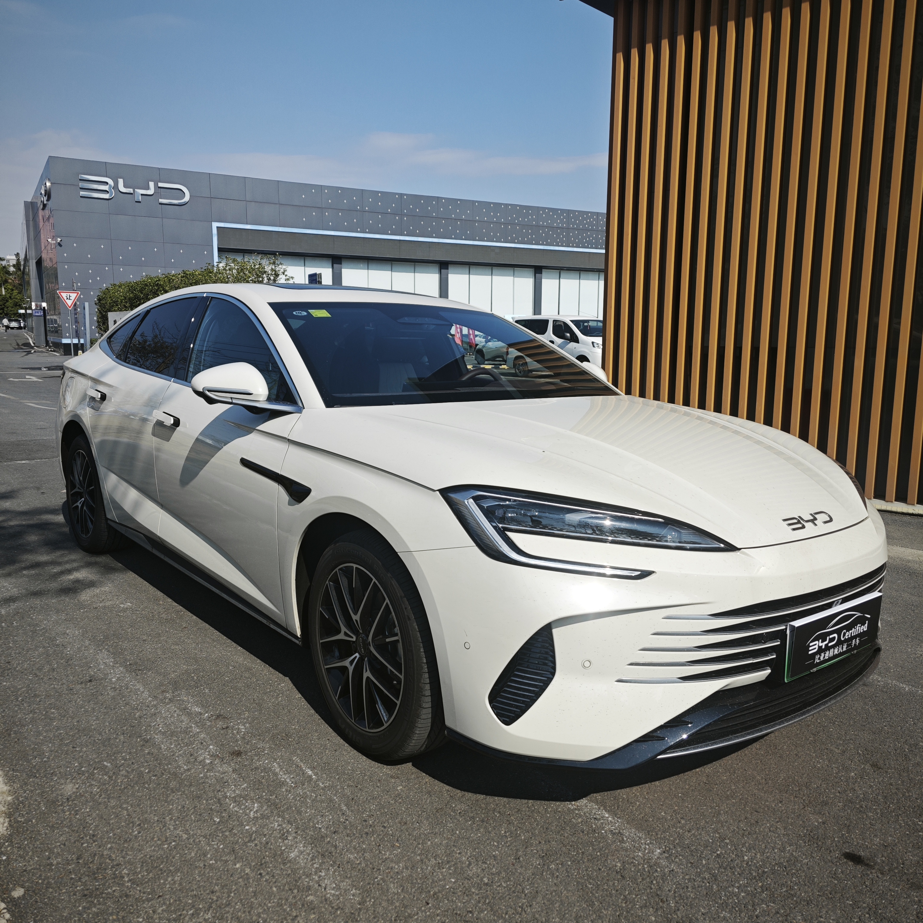 BYD Seal 07 DM-i 2025 صورة سيارة #2