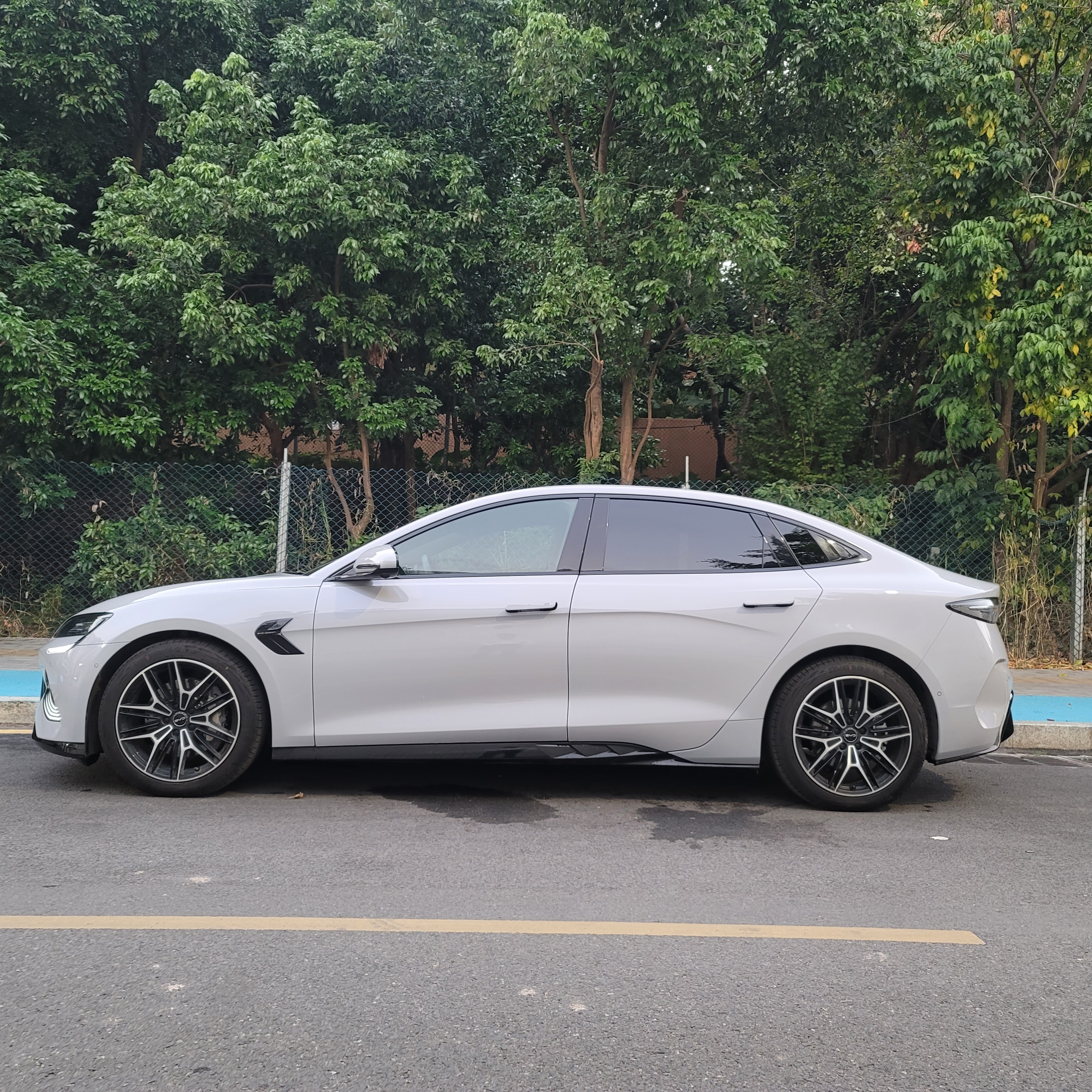 BYD Seal 2024 car image #2