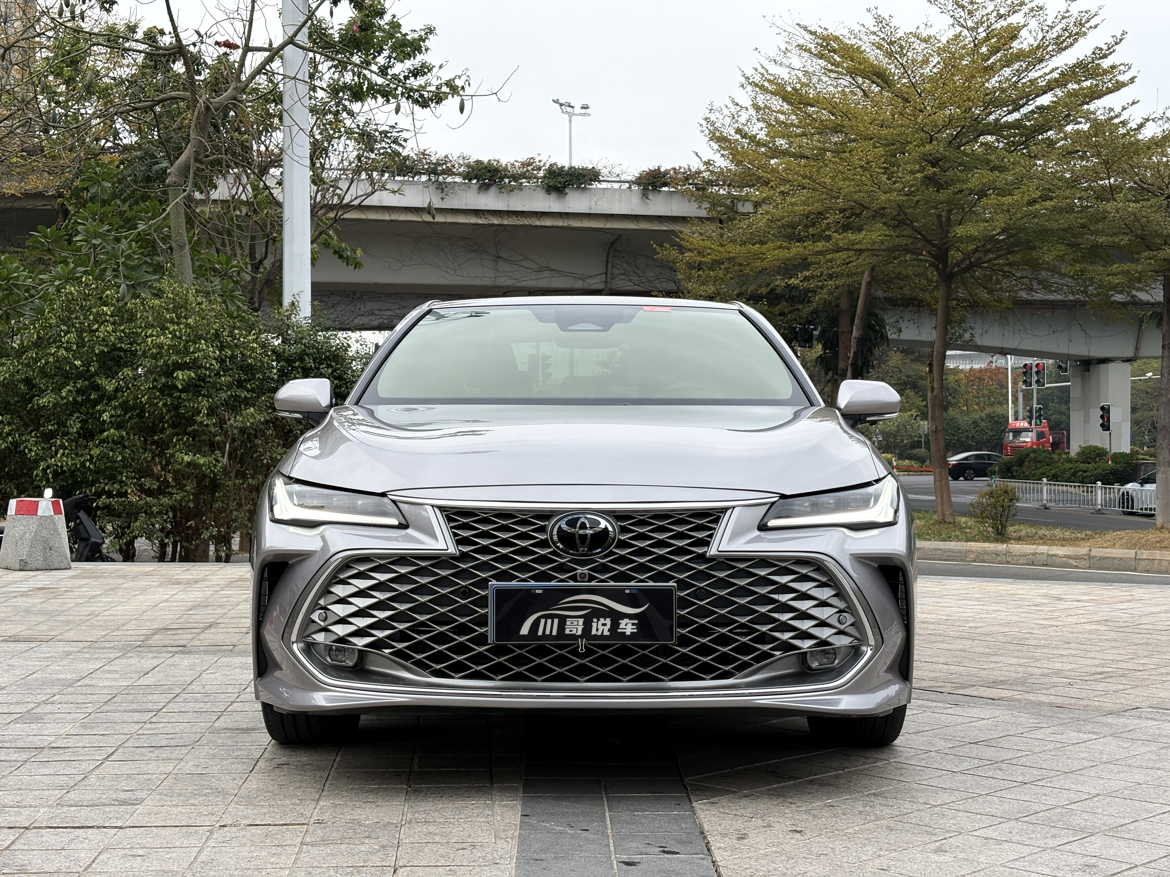 Toyota Avalon 2025 car image #2
