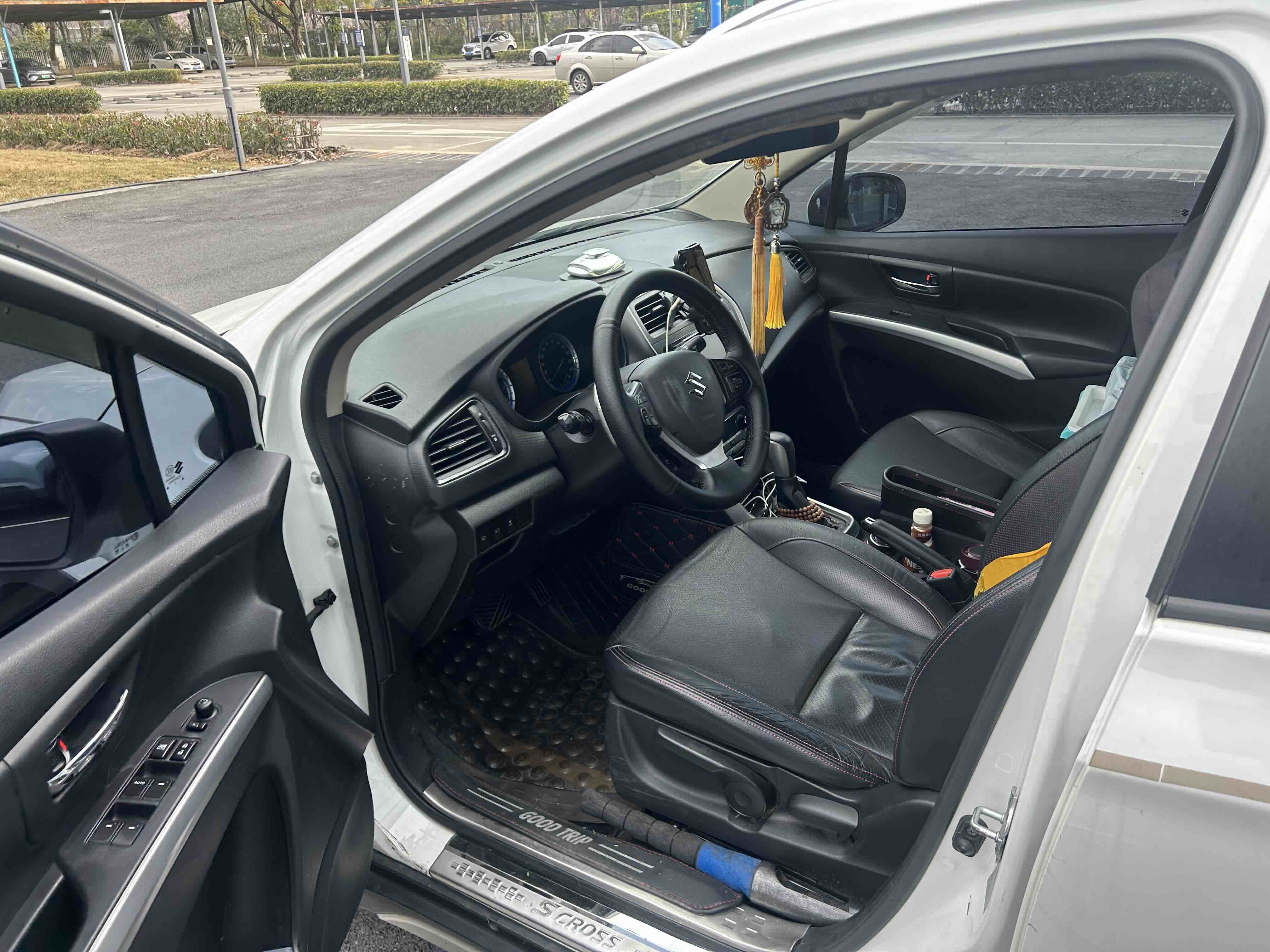 Suzuki S-Cross 2015 immagine di auto #2