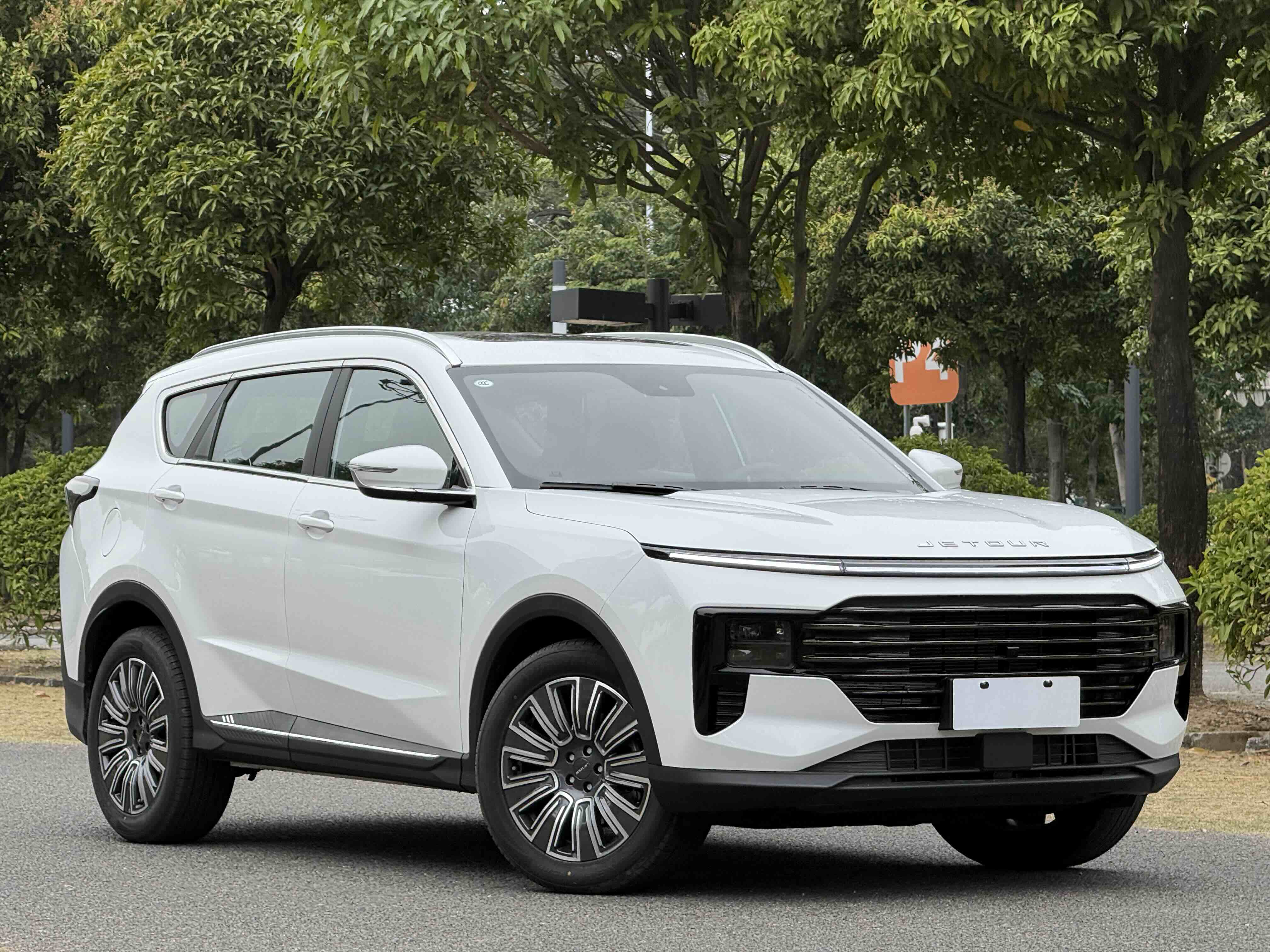 Jetour X70 PLUS 2026 car image #2