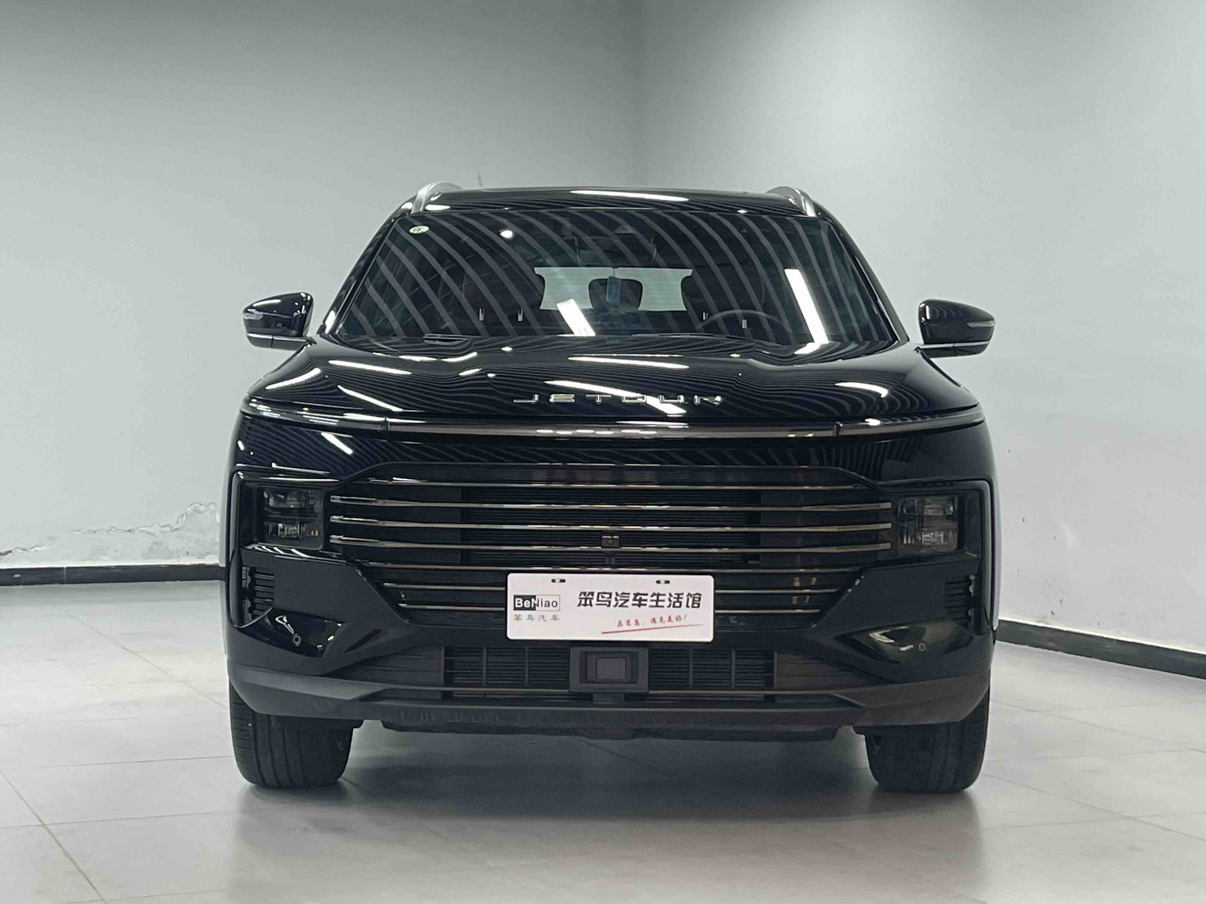 X70 PLUS 2024 car image #2