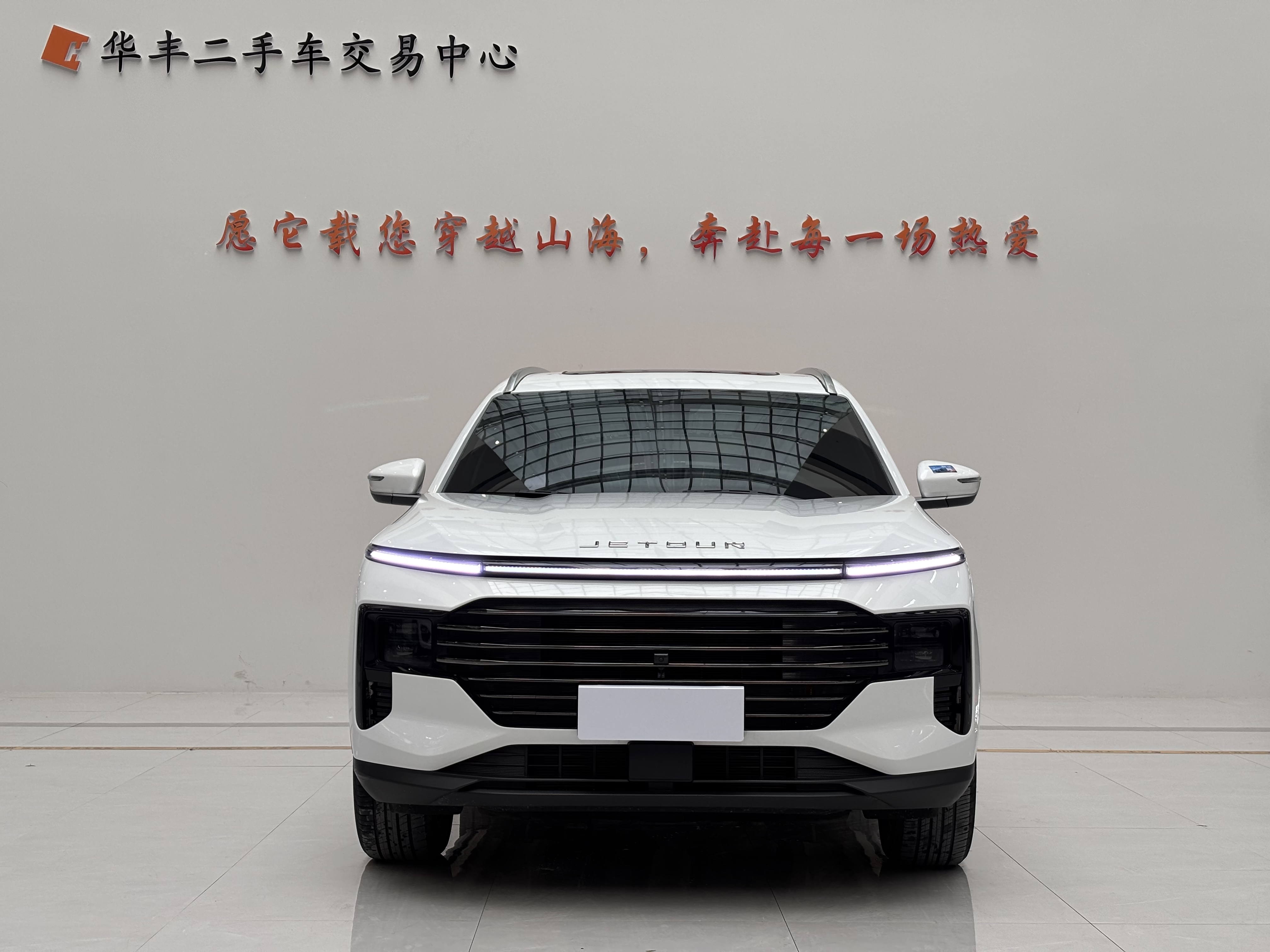 X70 PLUS 2025 car image #2