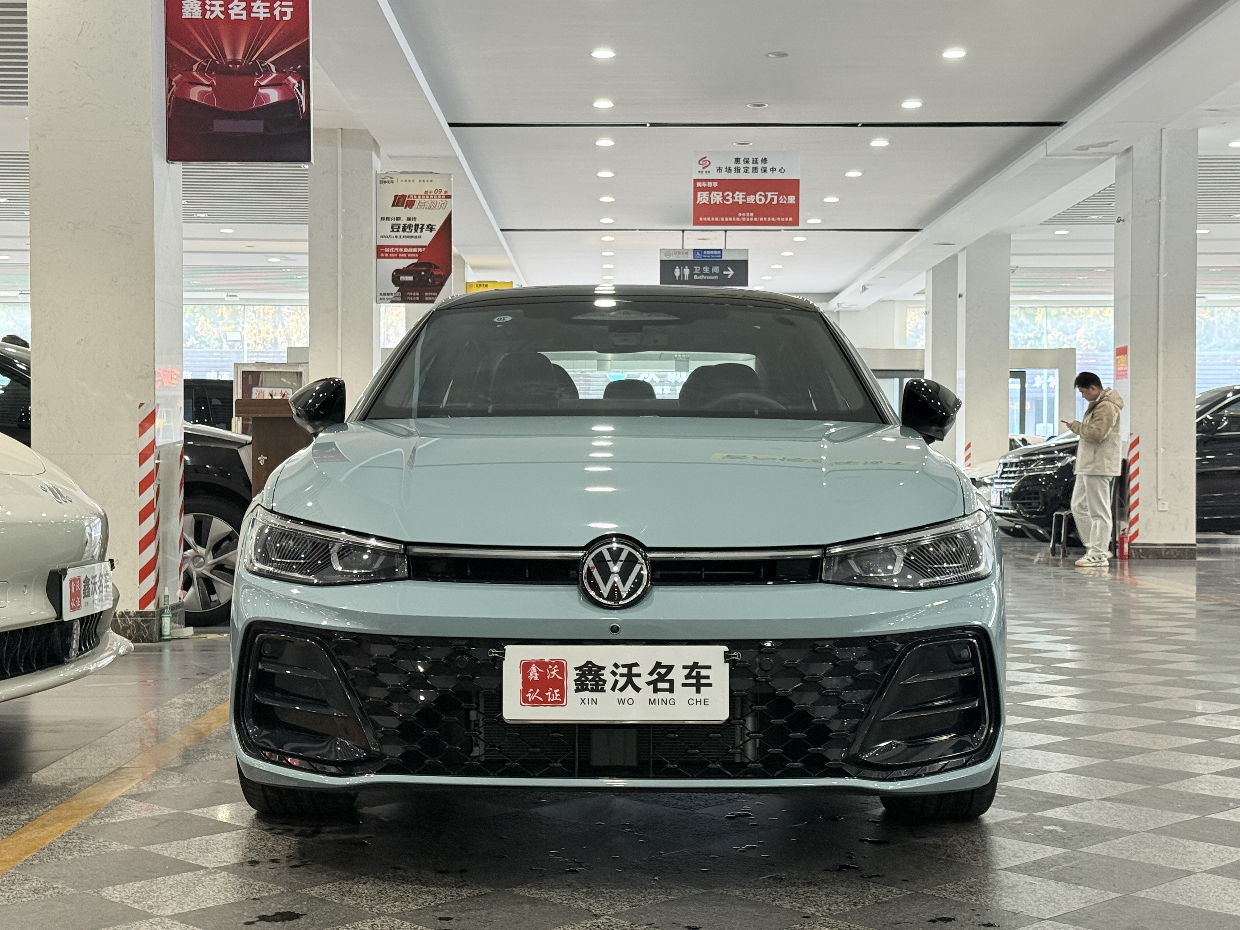 Volkswagen Passat 2024 car image #2