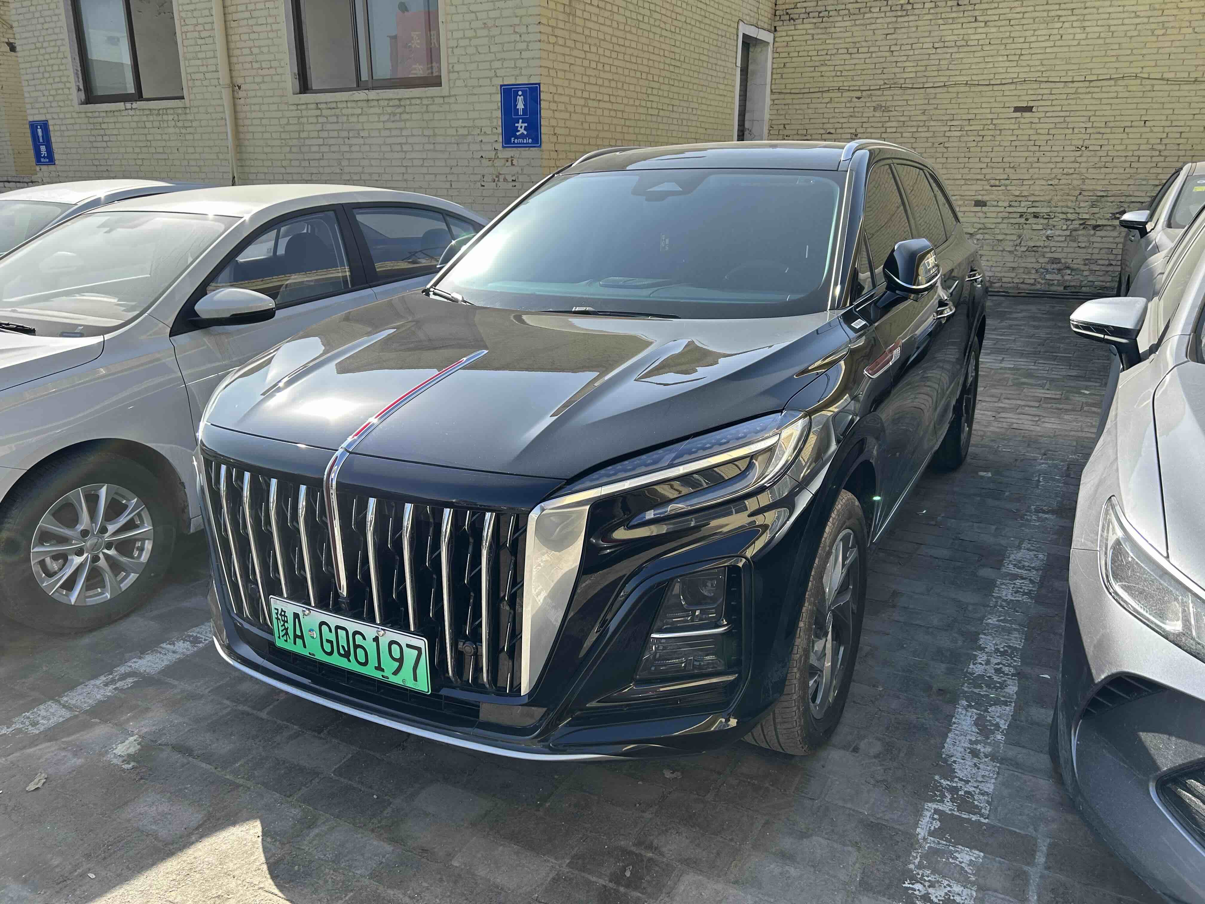 HongQi HS3 PHEV 2024 #2 HongQi HS3 PHEV 2024 car image #2
