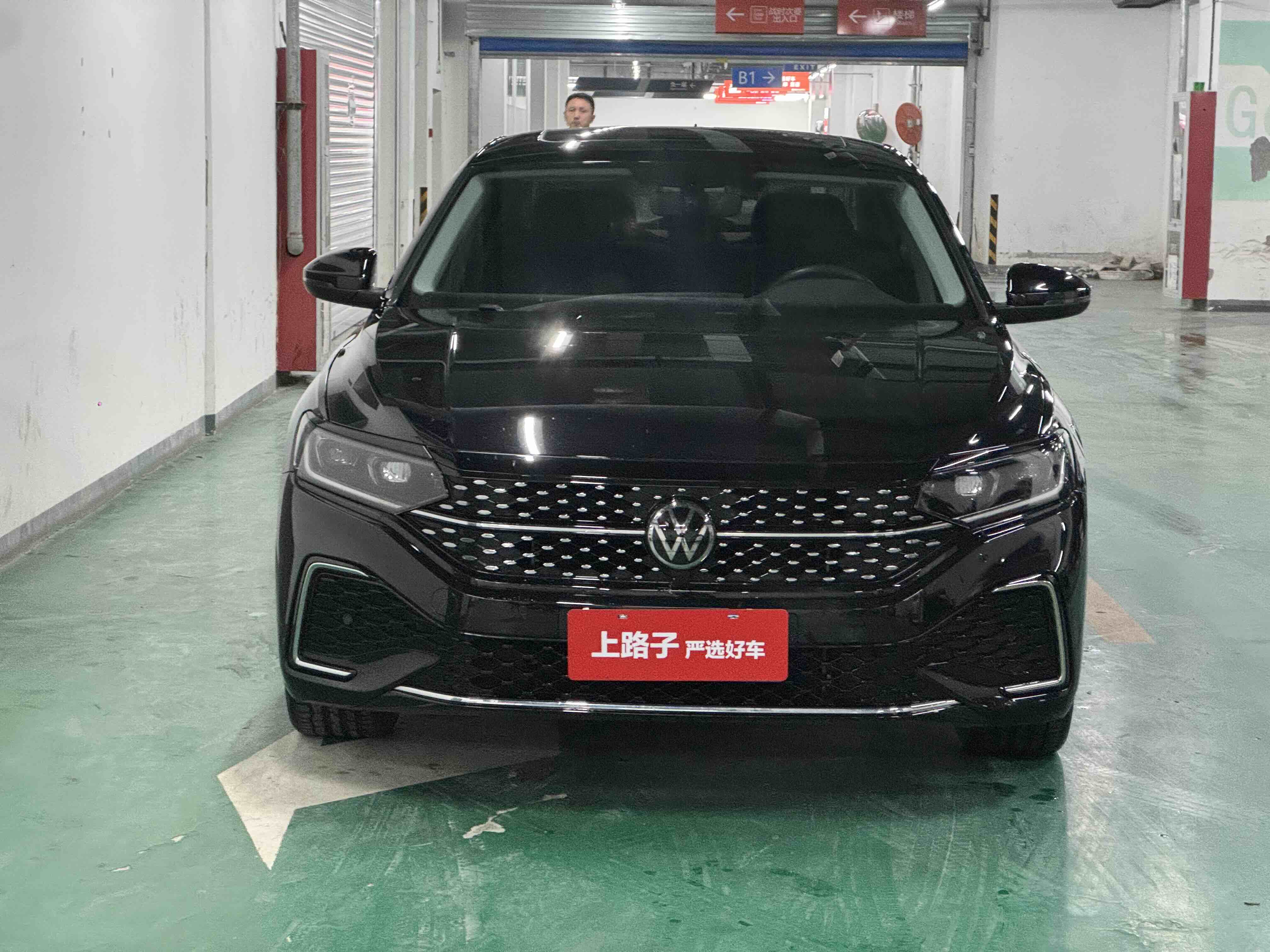 Volkswagen Passat 2025 صورة سيارة #2