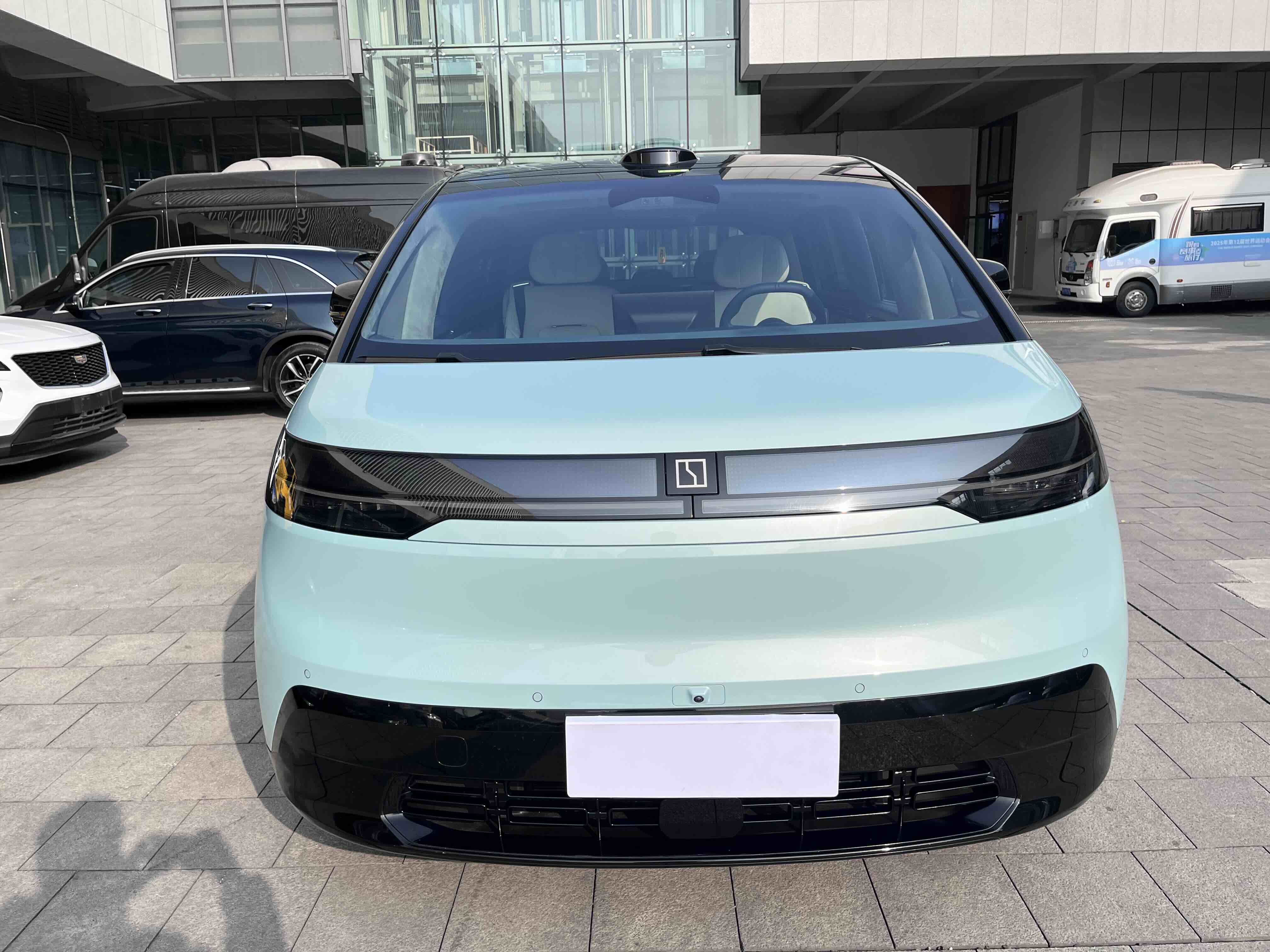 极氪 极氪MIX 2024 汽车图片 #2