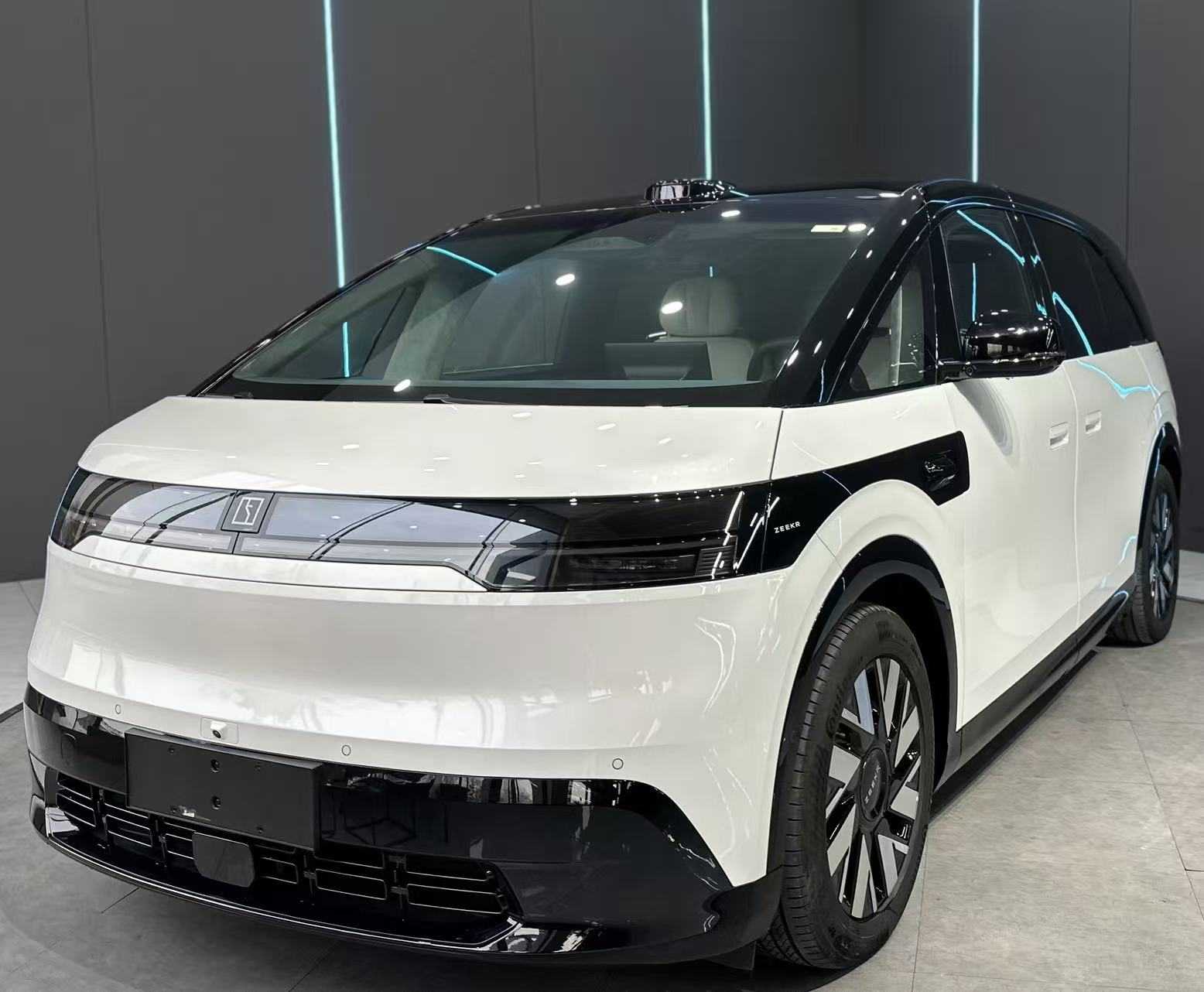 极氪 极氪MIX 2024 汽车图片 #2