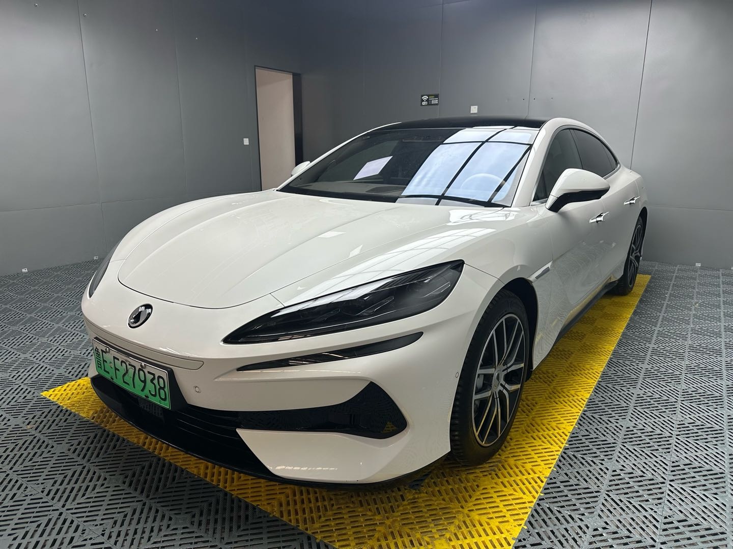 Denza Z9GT 2024 #2 Denza Z9GT 2024 car image #2