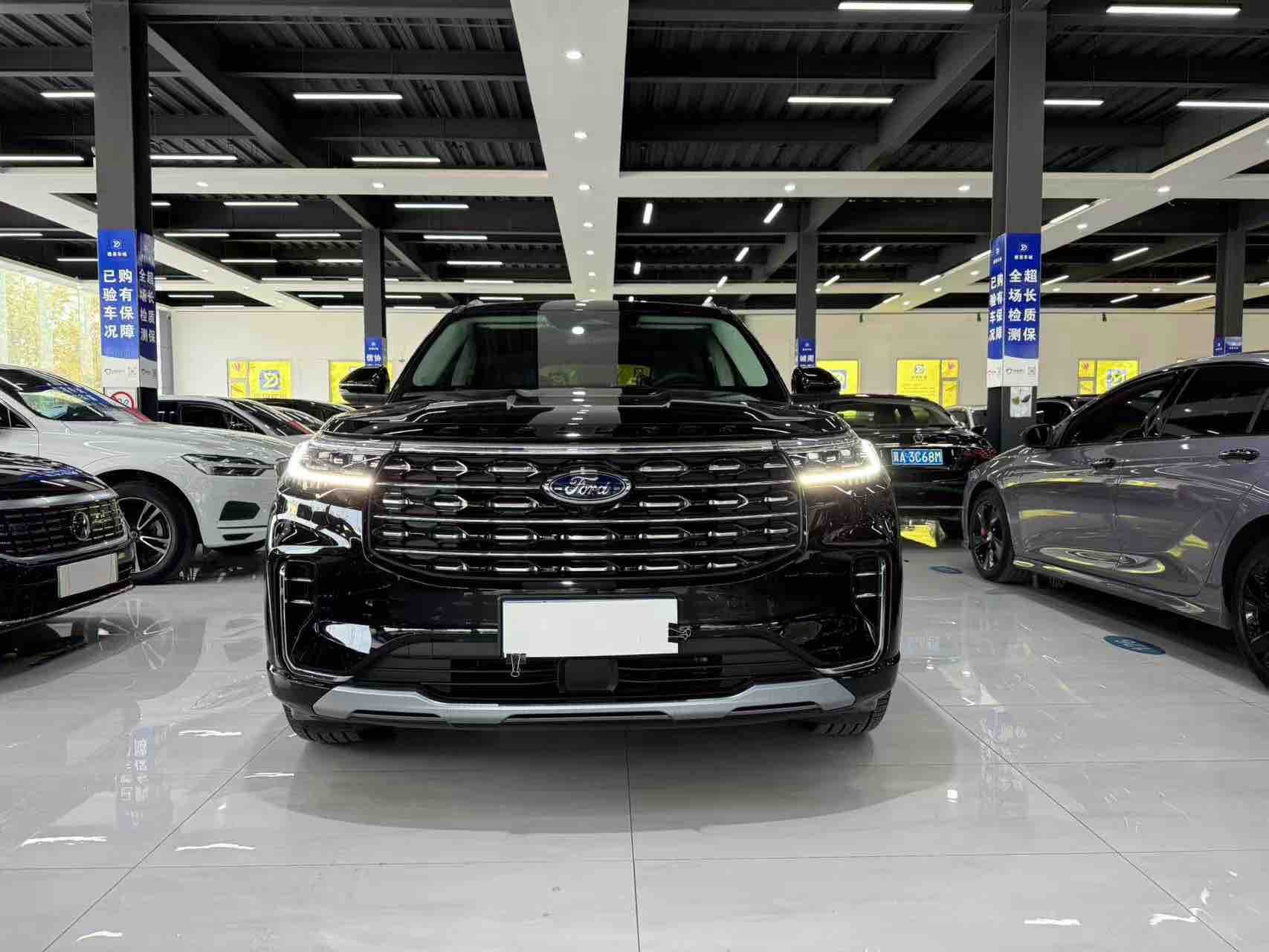 Ford Explorer 2025 immagine di auto #2