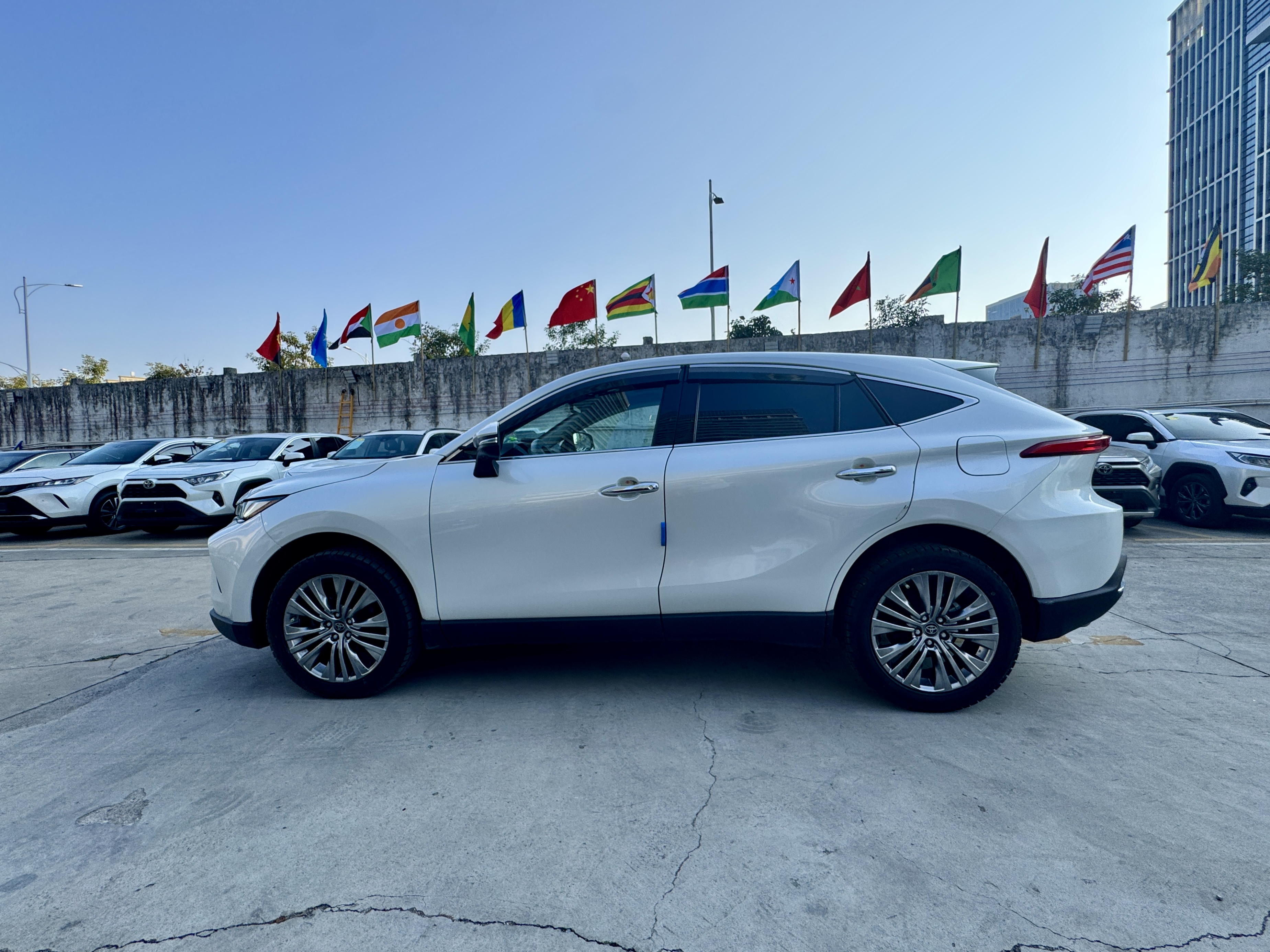 Toyota Harrier 2024 immagine di auto #2